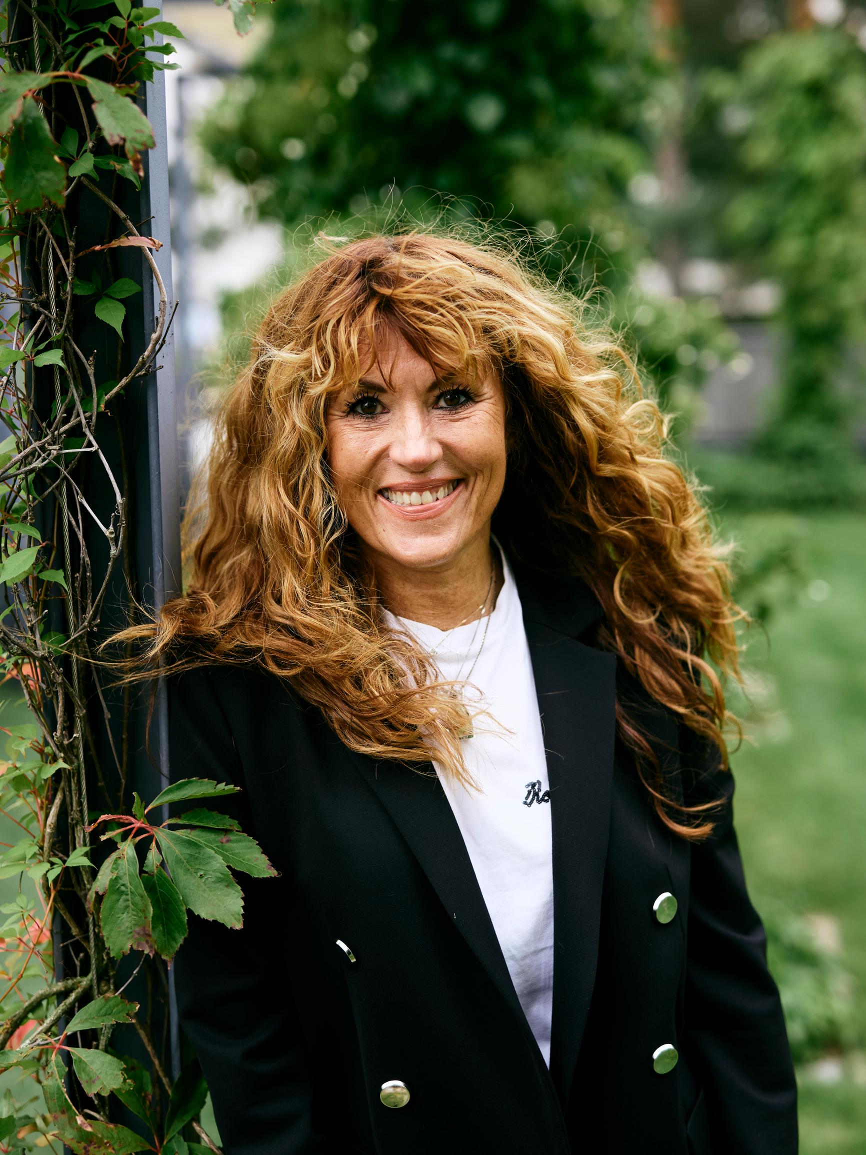 Nanna Bhose oli menestynyt Idols-tuomari, sitten hän muutti Intiaan: ”Kun olin ensimmäisen kerran vakavasti sairas, päätin elää”