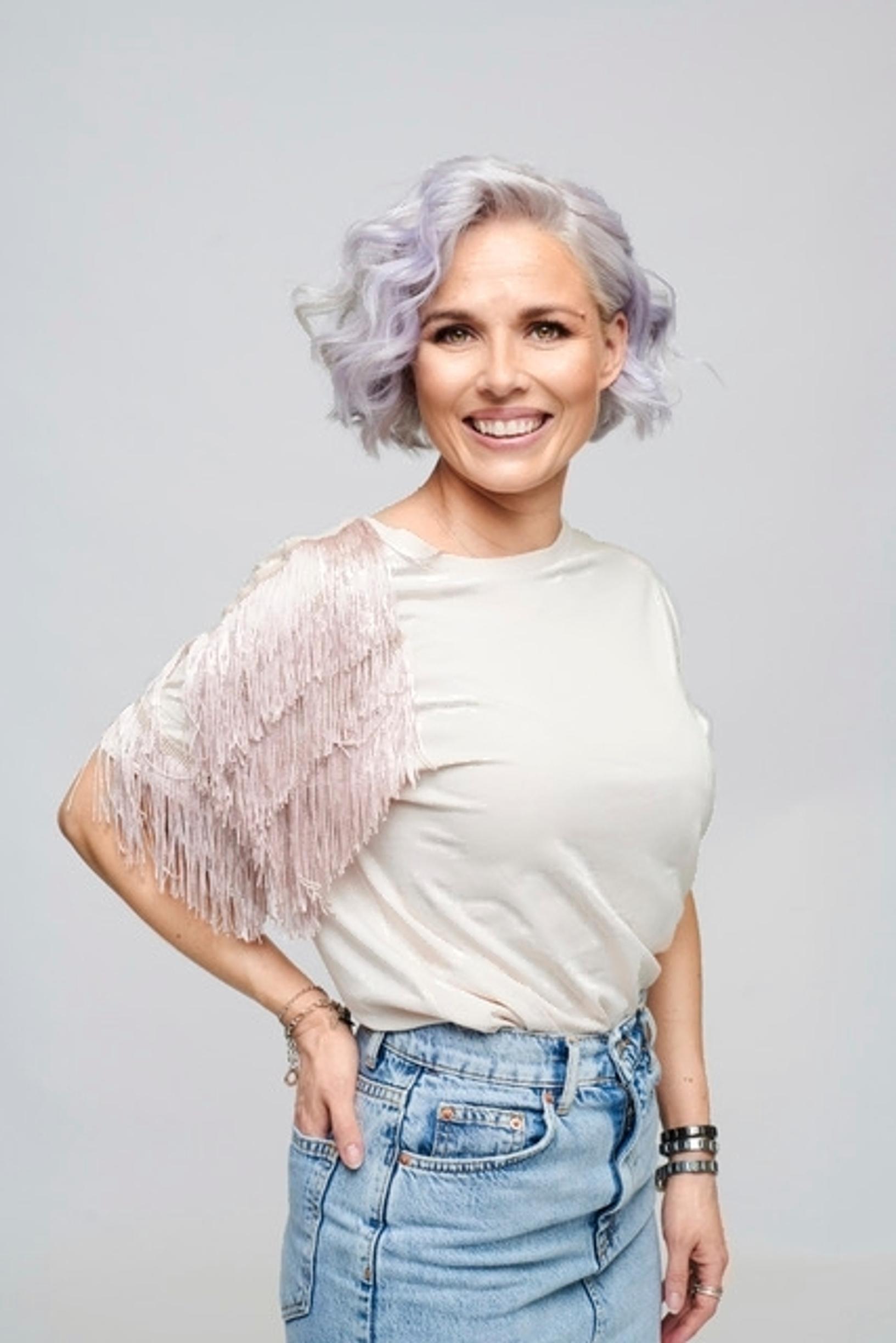 Meikkaaja-parturi-kampaaja Tiina Lehmusvyöry