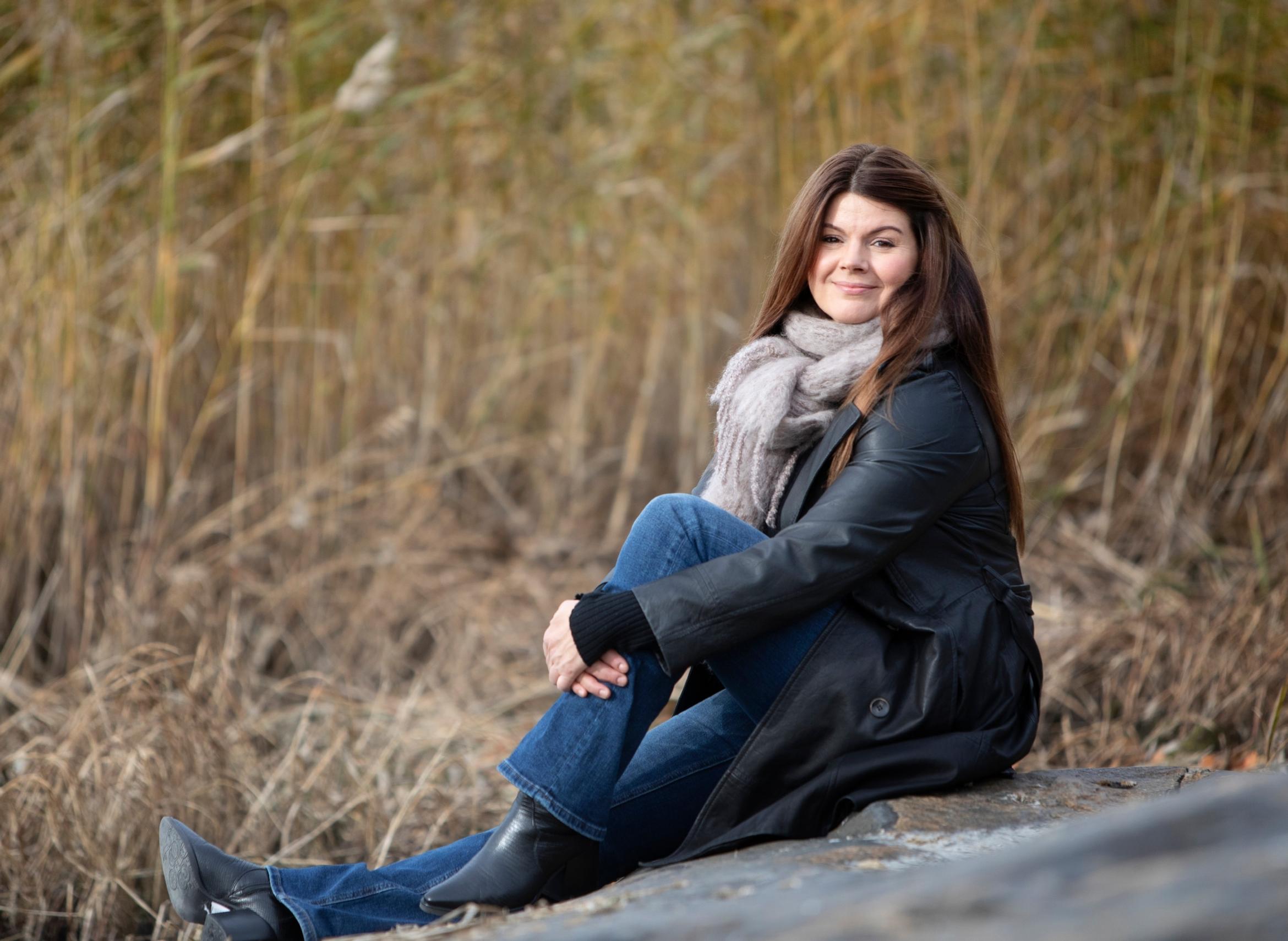 Näyttelijä Maarit Poussa tietää nyt, että ystävät rientävät aina apuun: ”Eron jälkeen tärkeiden ihmisten merkitys on korostunut entisestään”