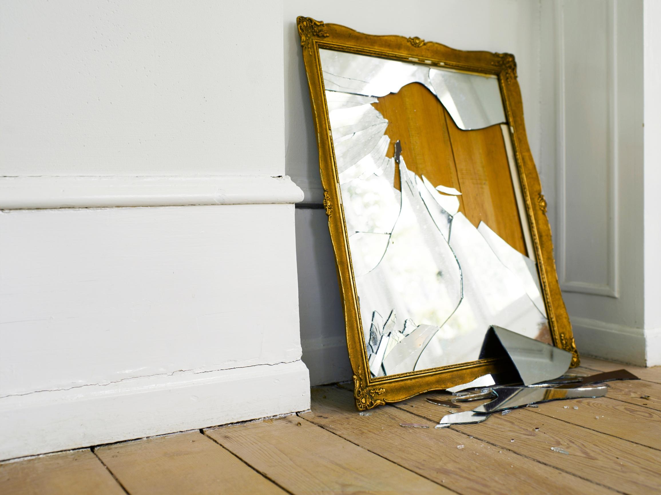 Tee vihasta voimasi: ”Keski-ikäinen nainen on elämänvaiheessa, jossa ei ole enää niin suurta tarvetta myötäillä ja miellyttää toisia”