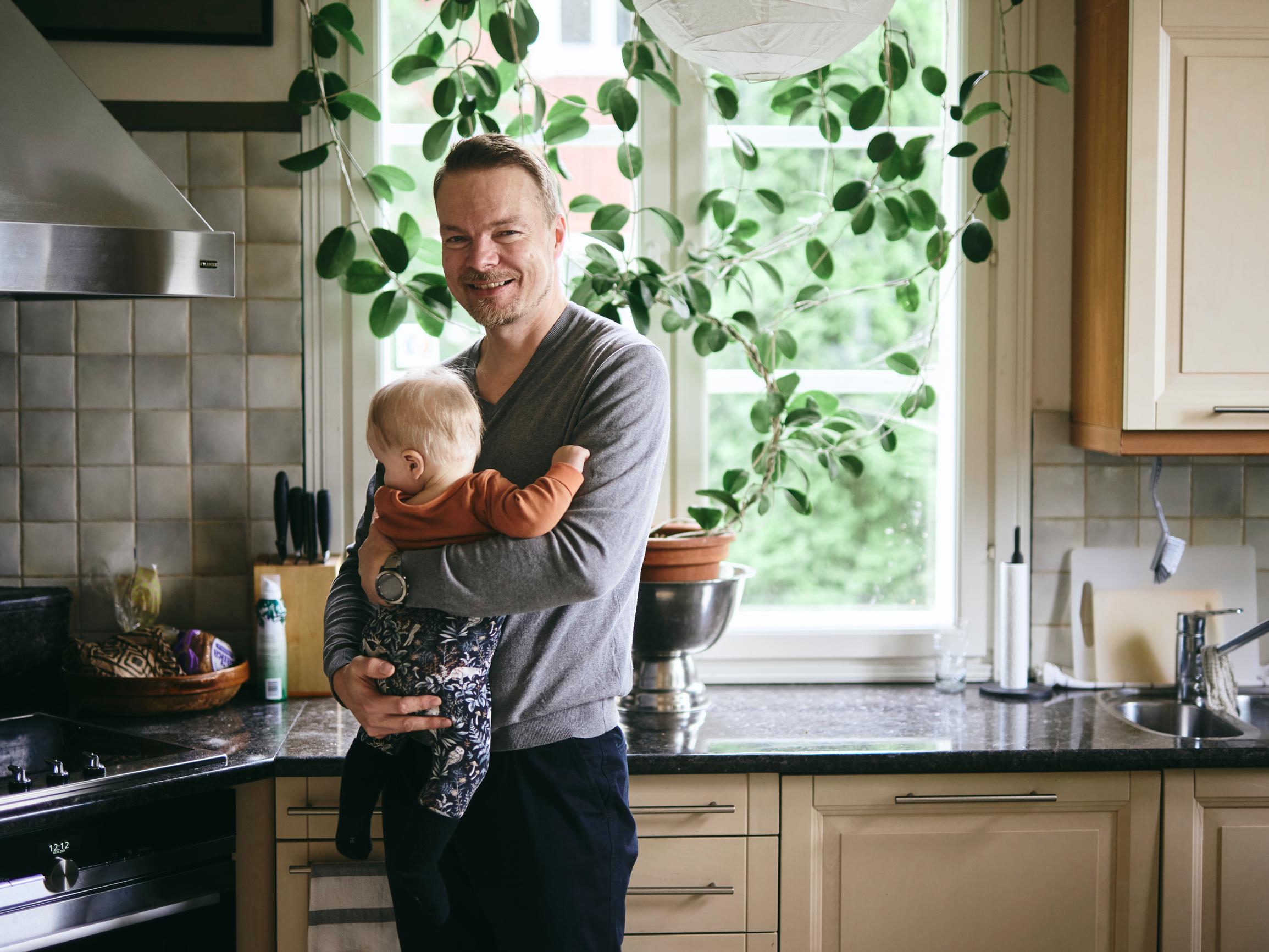 Kalle, 47, hankki lapsen toisen naisen kanssa – ei saanut lasta vaimonsa kanssa: ”Se oli elämäni onnellisin päivä”