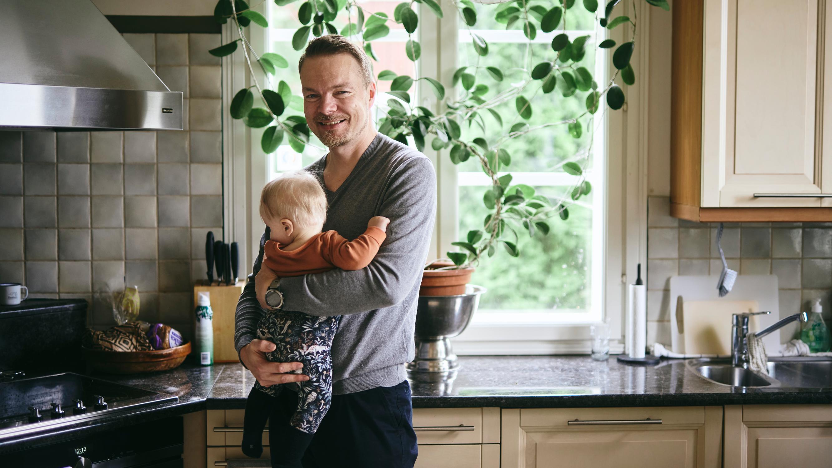Kalle, 47, hankki lapsen toisen naisen kanssa – ei saanut lasta vaimonsa kanssa: ”Se oli elämäni onnellisin päivä”