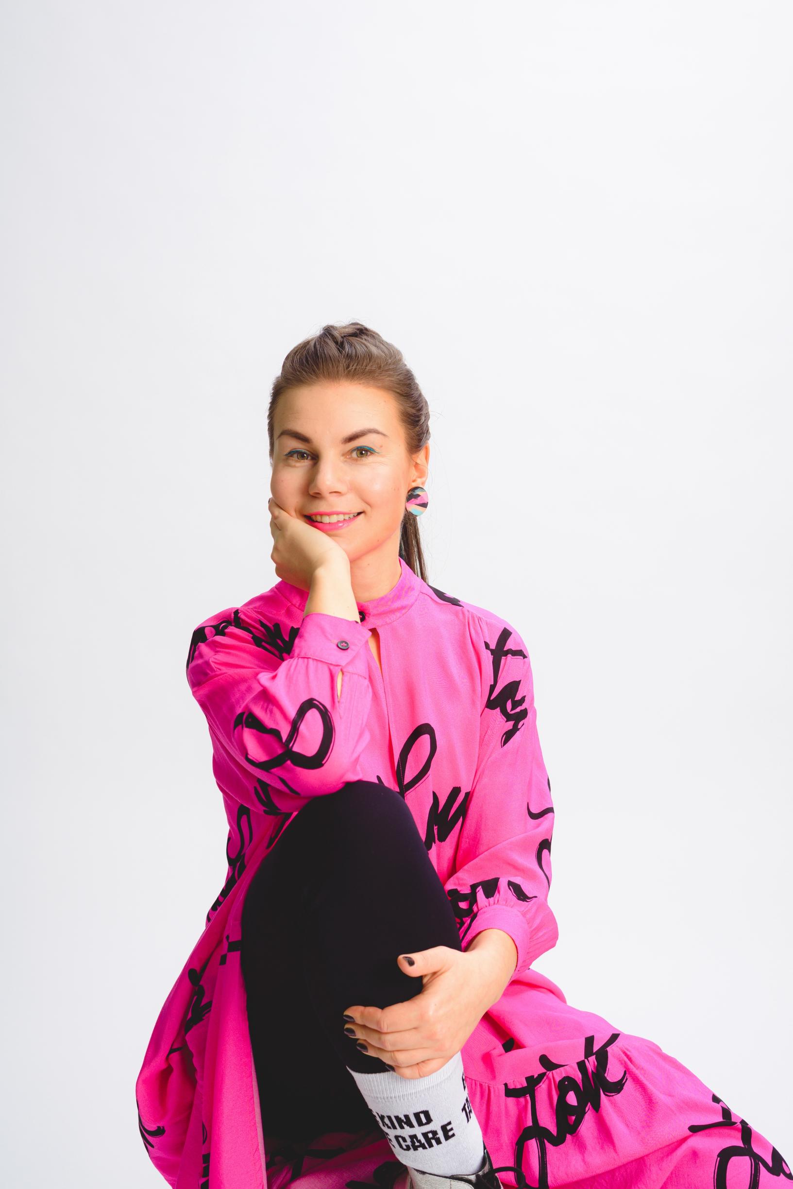 Kognitiivisen käyttäytymisterapian psykoterapeutti, tietokirjailija Emilia Kujala