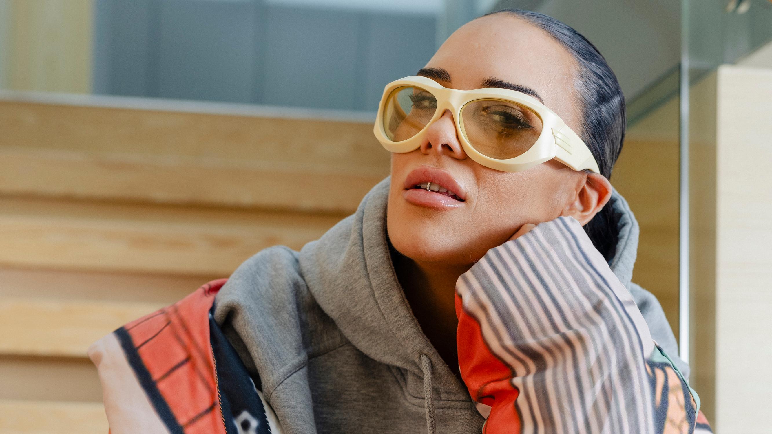 Kun Sini Sabotage kuuli toivefarkkujensa maksavan 2600 euroa, hän päätti ommella ne itse: ”En raaski ostaa kalliita merkkivaatteita”