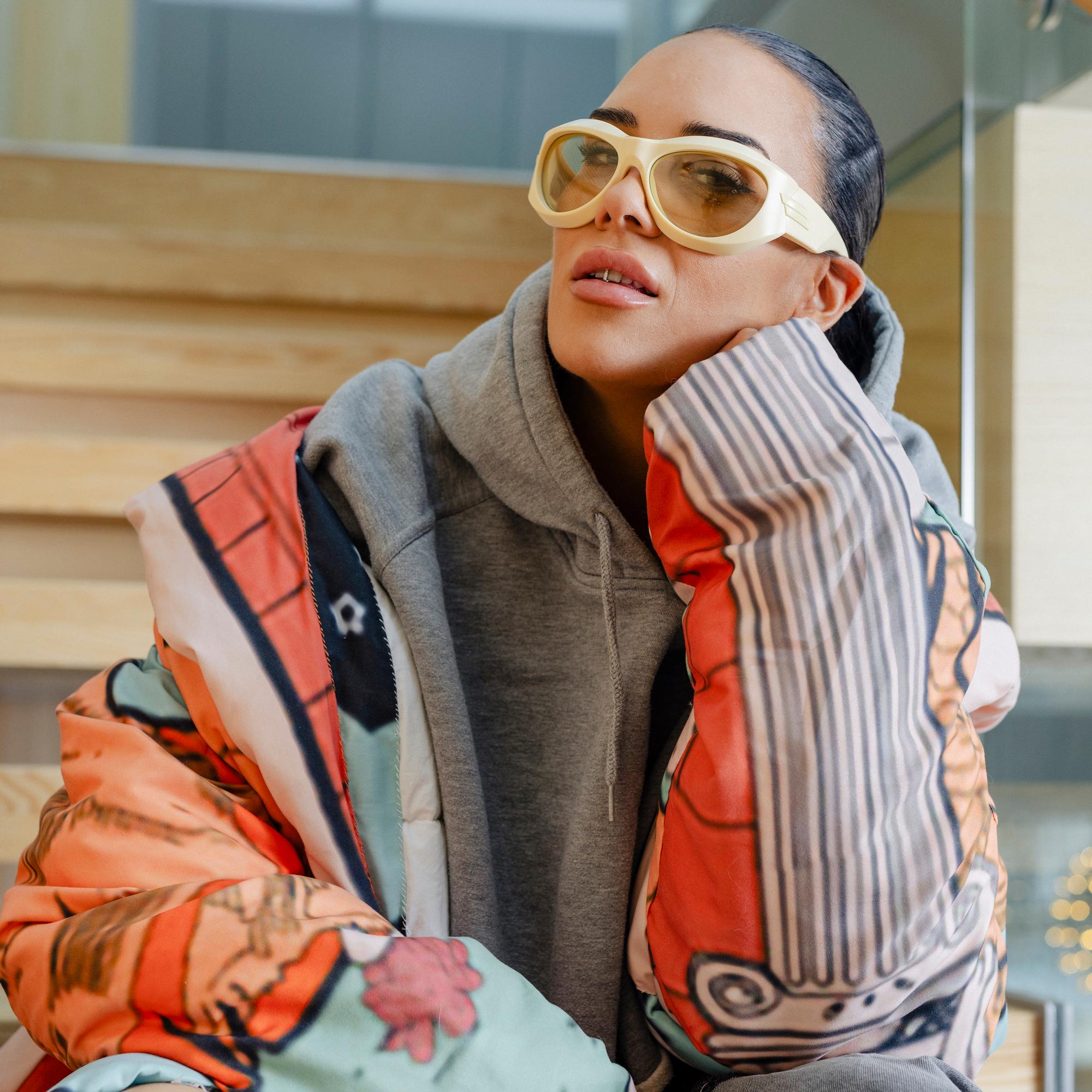 Kun Sini Sabotage kuuli toivefarkkujensa maksavan 2600 euroa, hän päätti ommella ne itse: ”En raaski ostaa kalliita merkkivaatteita”