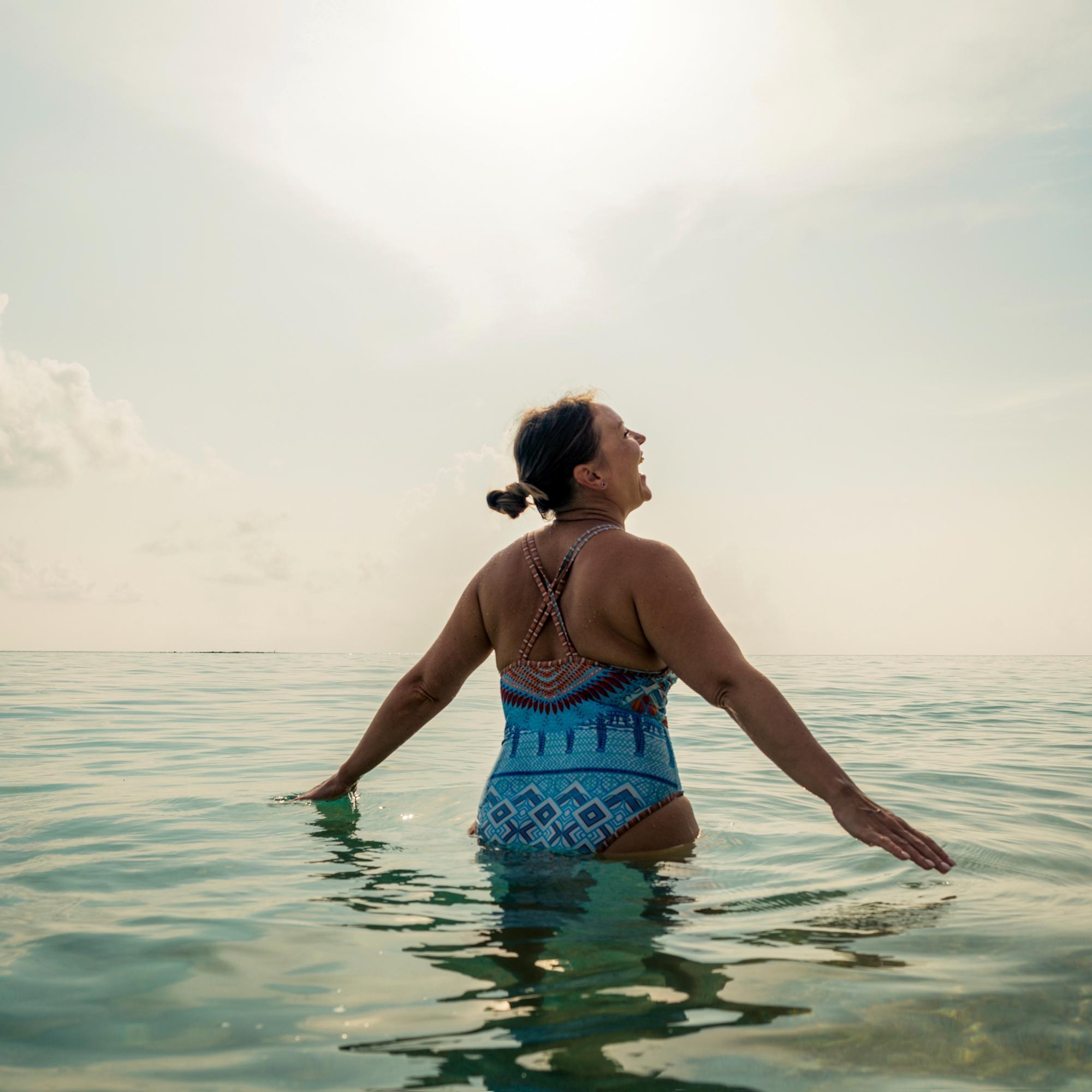 Kuumiin aaltoihin keksittiin uusi lääke, jota erikoislääkäri pitää ”isona juttuna” – listasimme kaiken, mitä vaihdevuosien lääkehoidosta on hyvä tietää