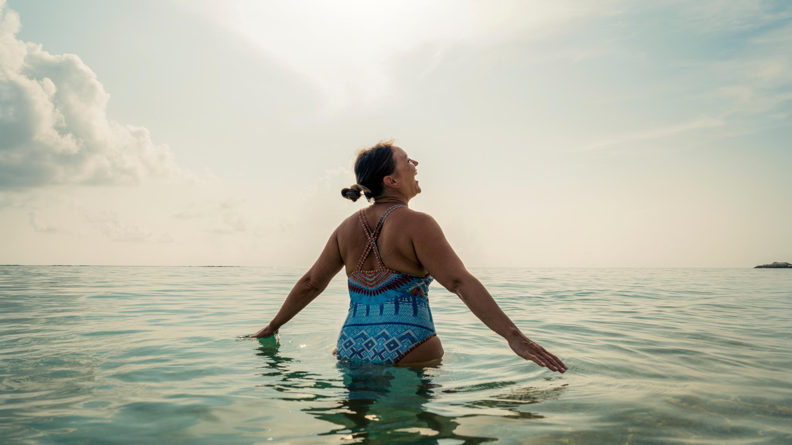 Kuumiin aaltoihin keksittiin uusi lääke, jota erikoislääkäri pitää ”isona juttuna” – listasimme kaiken, mitä vaihdevuosien lääkehoidosta on hyvä tietää