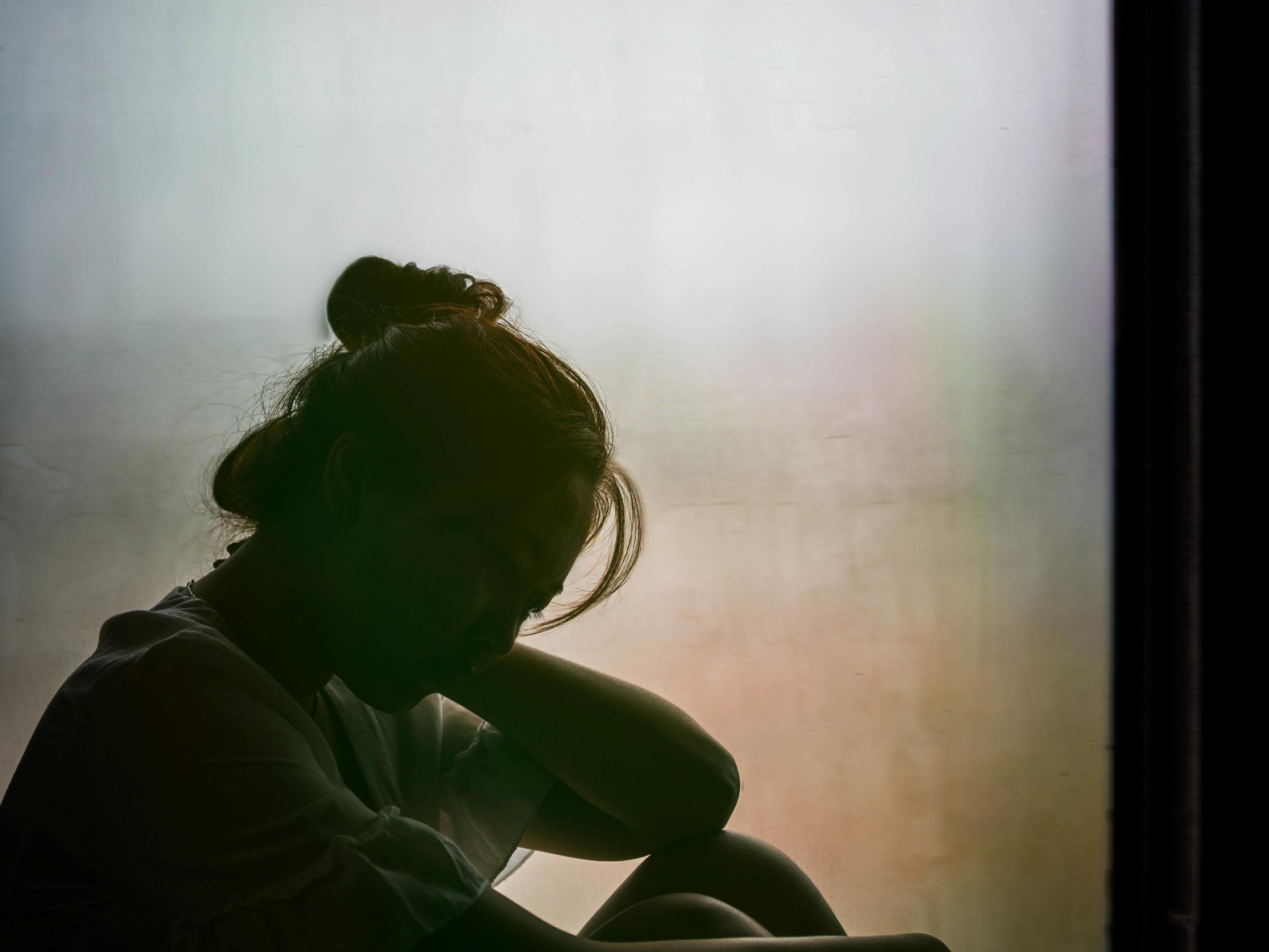 ”Meillä oli usean sivun parisuhdesäännöt”–  Kun Sallan unelmien mies paljastui narsistiksi, hänen elämänsä mureni