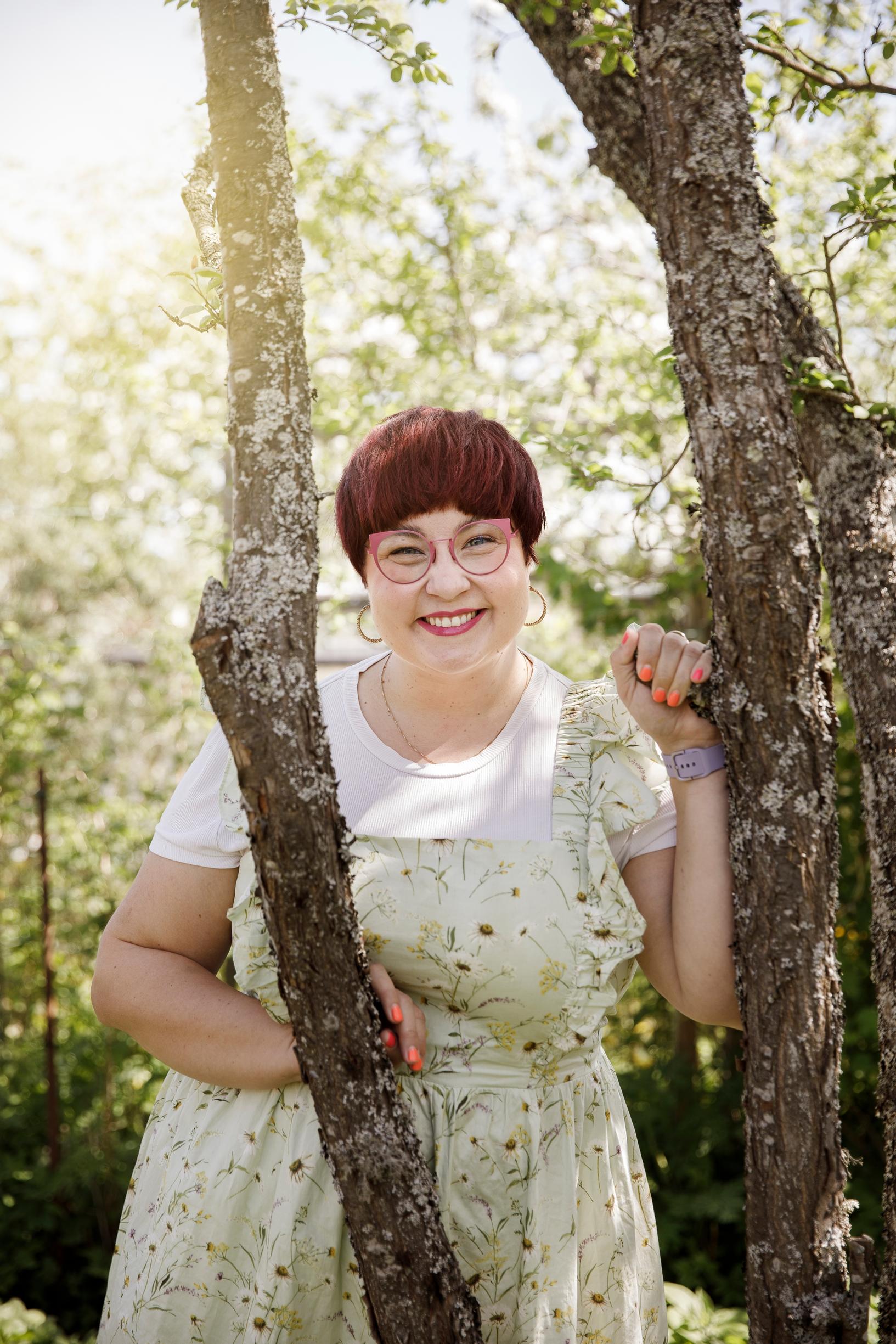 Emmi Nuorgam juontaa Laura Haimilan kanssa Kerhotalo-podcastia. ”Emme ole romanttisessa mielessä yhdessä, mutta ihmiset eivät tunnu uskovan sitä. Ilmeisesti avoin tunnepuheemme, hellyytemme ja keskinäinen huolenpitomme ovat seikkoja, jotka mielletään usein vain parisuhteisiin kuuluviksi.”