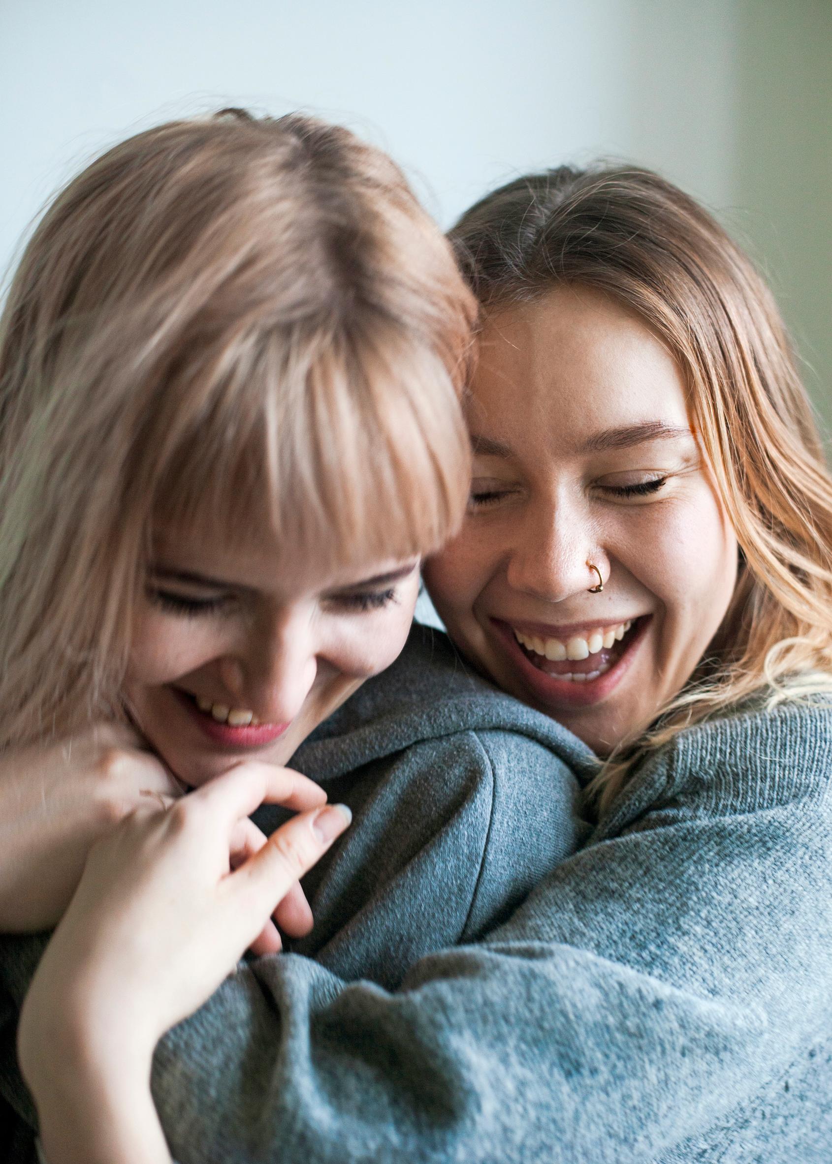 Ystävyyttä kannattaa hoitaa siinä missä parisuhdettakin – mutta päinvastaisilla tavoilla