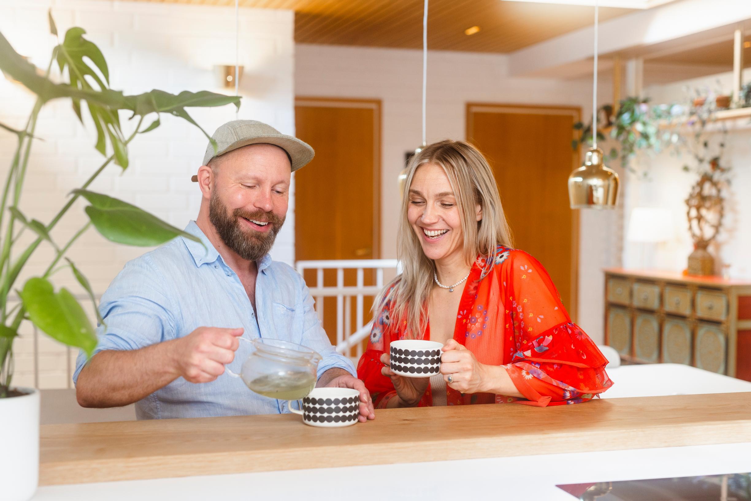 Kun Tunna Milonoff uupui, unohteli asioita ja eristäytyi, puoliso Jenni Milonoff oli kovilla: ”Parisuhteemme on ollut kriisissä”