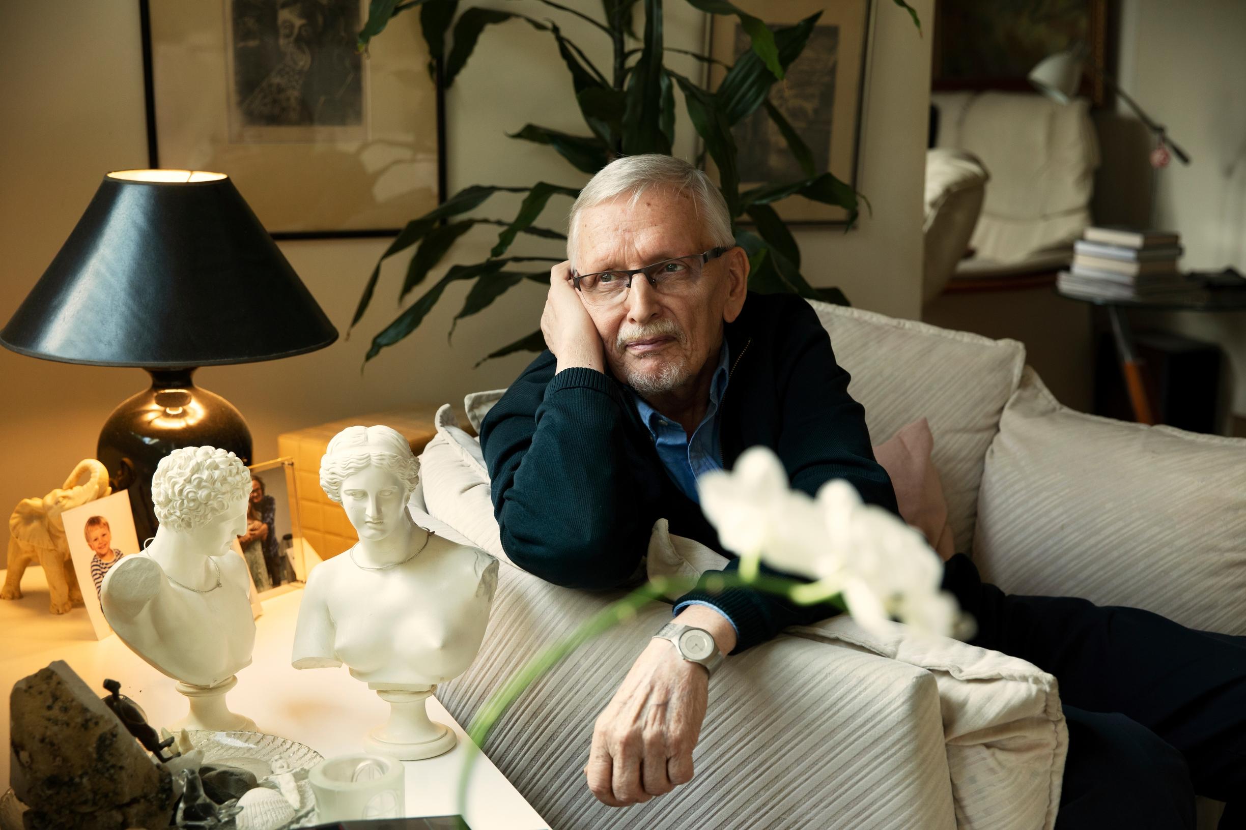 Rakkaudeton lapsuus jätti jälkensä Hannu Lauriin: ”Olen yrittänyt olla alfauros – mutta alfauros ei vietä viimeisiä vuosiaan yksin”