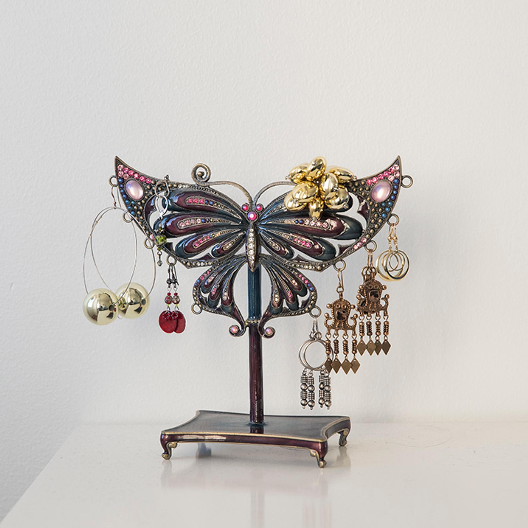 Minna Tervamäen rakkaista koruista osa on perittyjä, osa ystävän tekemiä ja osa itse hankittuja.