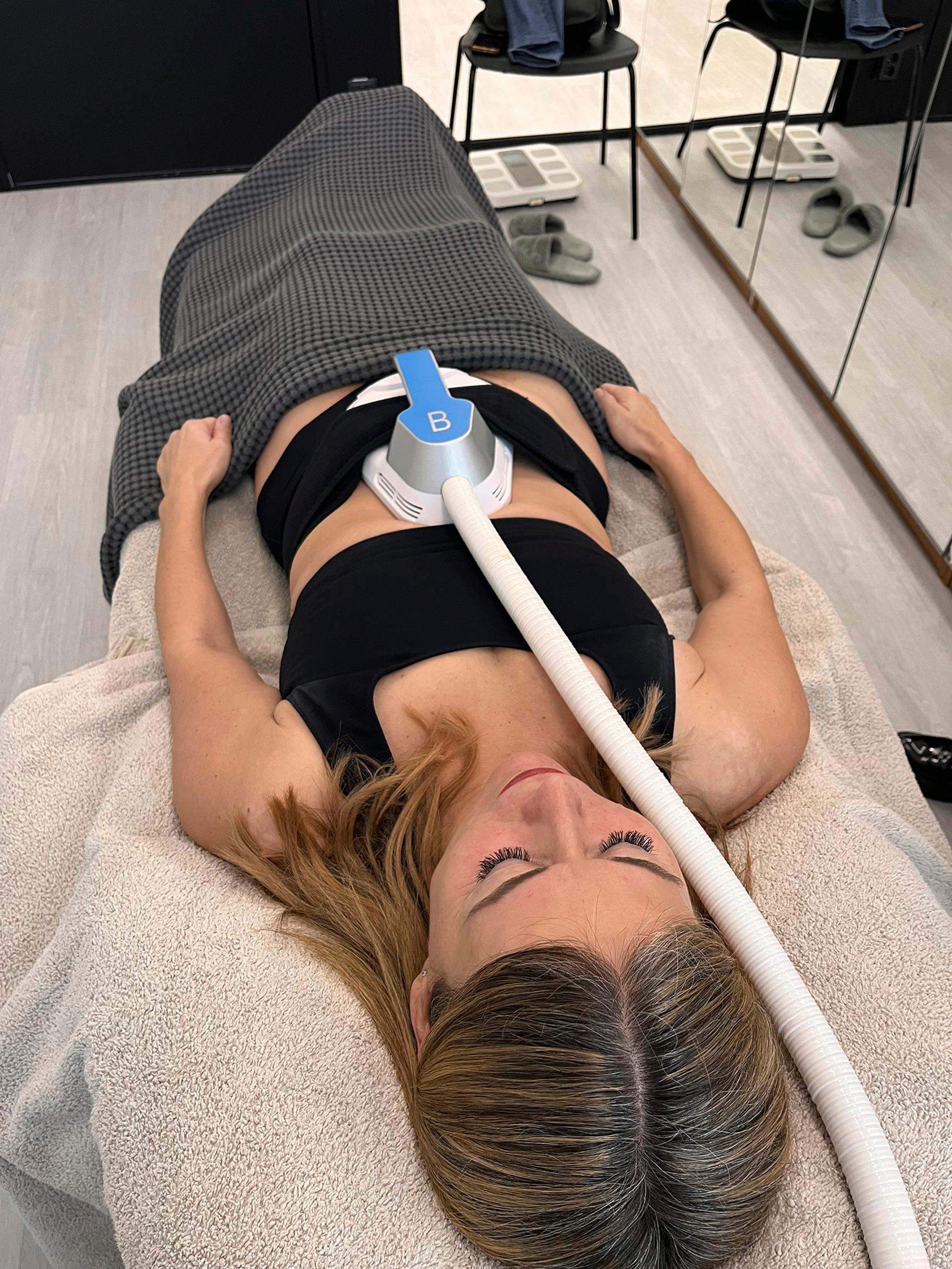 Vatsalleni mahtuu vain yksi kahva. Kahdella kahvalla treeni olisi vieläkin tehokkaampi.