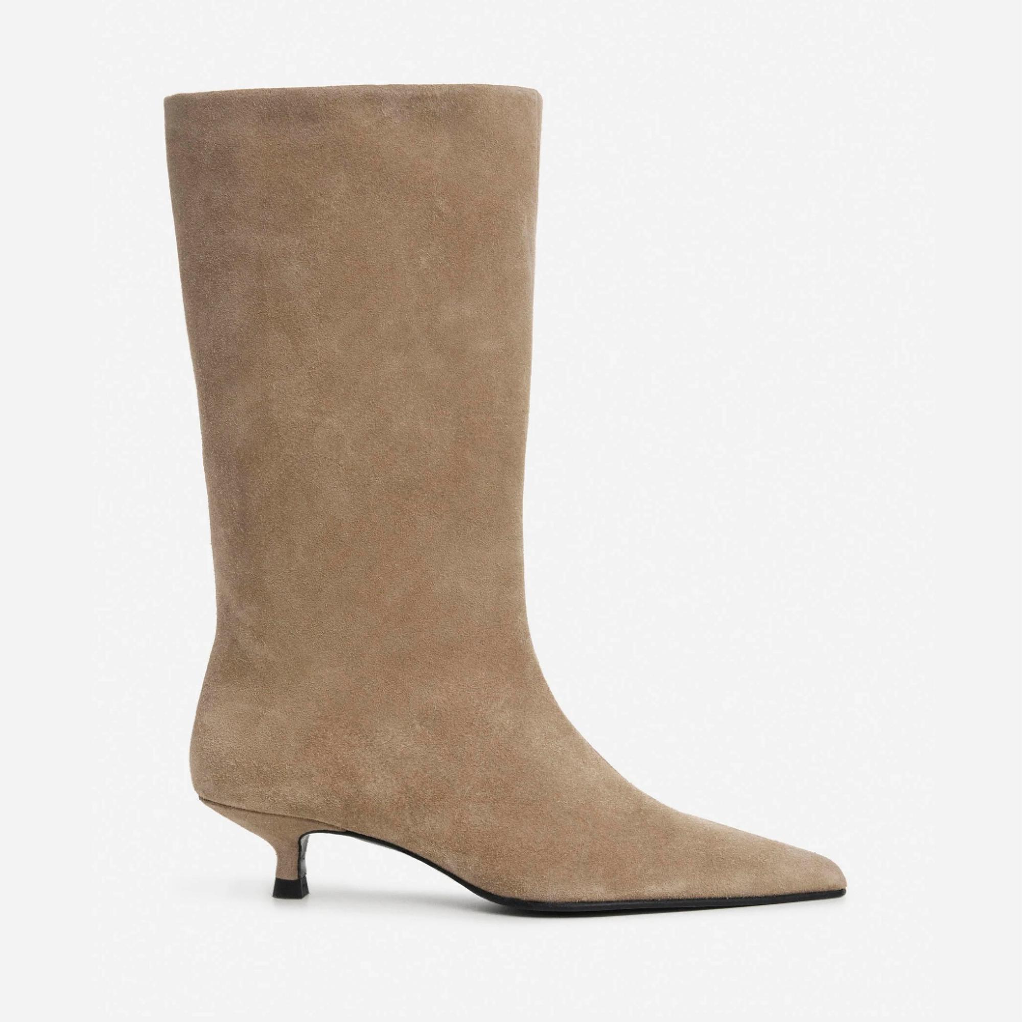 Nour-saappaat 345 e, Flattered.