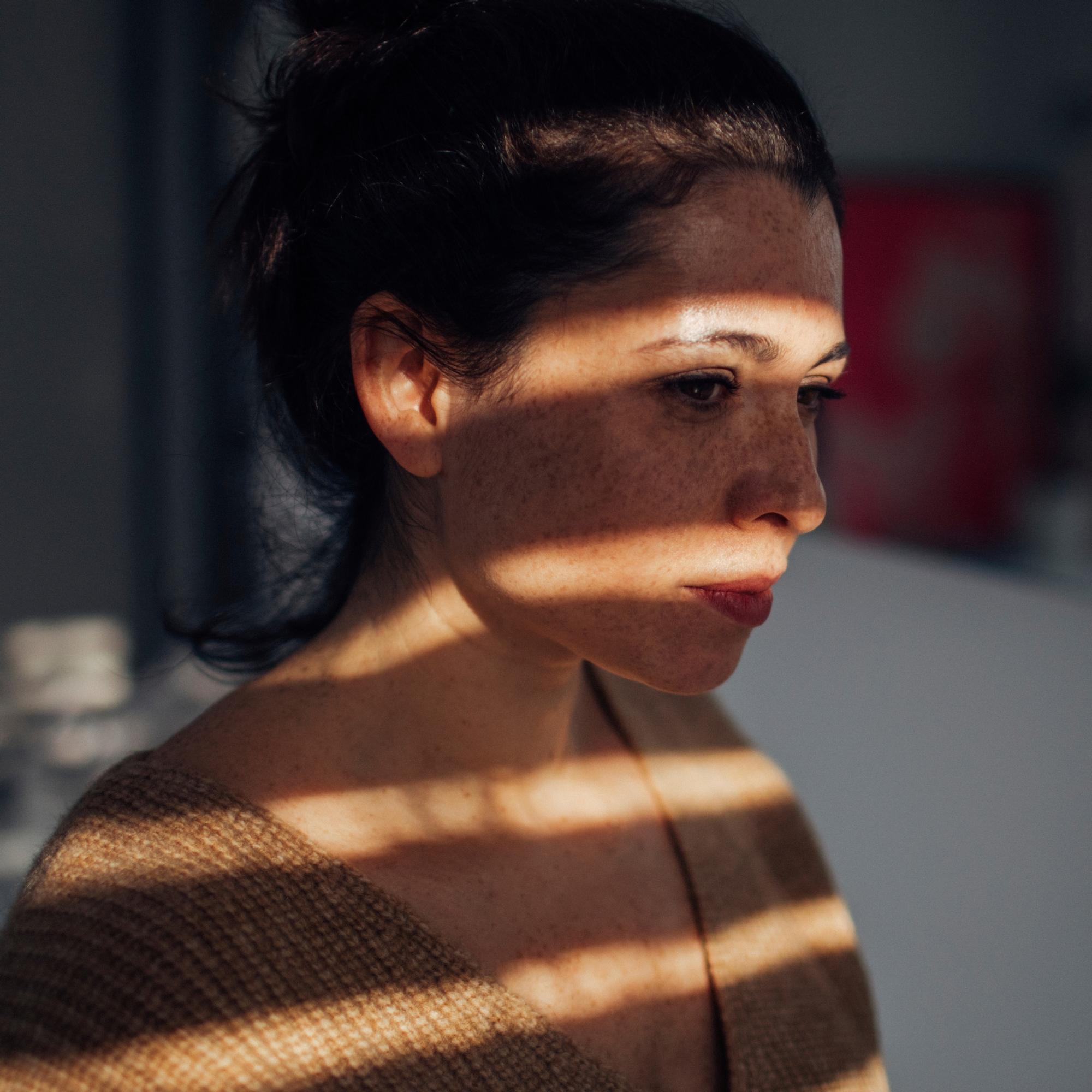 Nämä ongelmat aikuisena voivat johtua vanhemman juomisesta – psykiatri kertoo, mitä ei kannata tehdä tilanteen korjaamiseksi