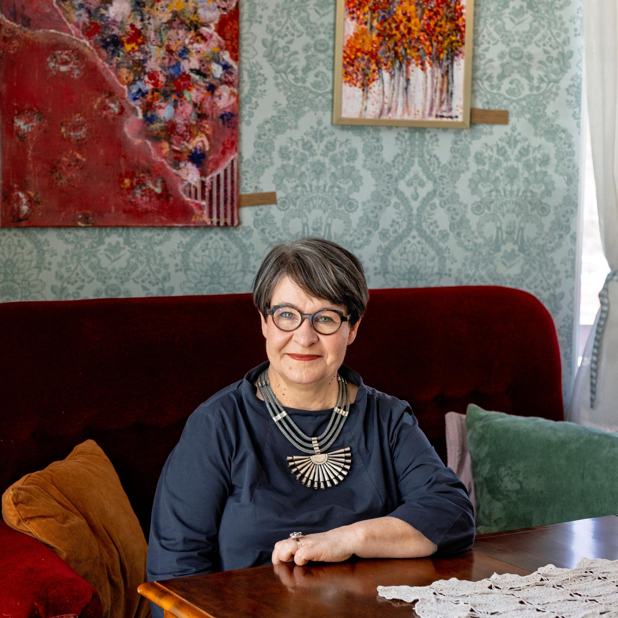 Tarja Filatov paljastaa, millaisia taisteluja vallan kulisseissa käydään – jopa taksin istumapaikoista tuli tappelu