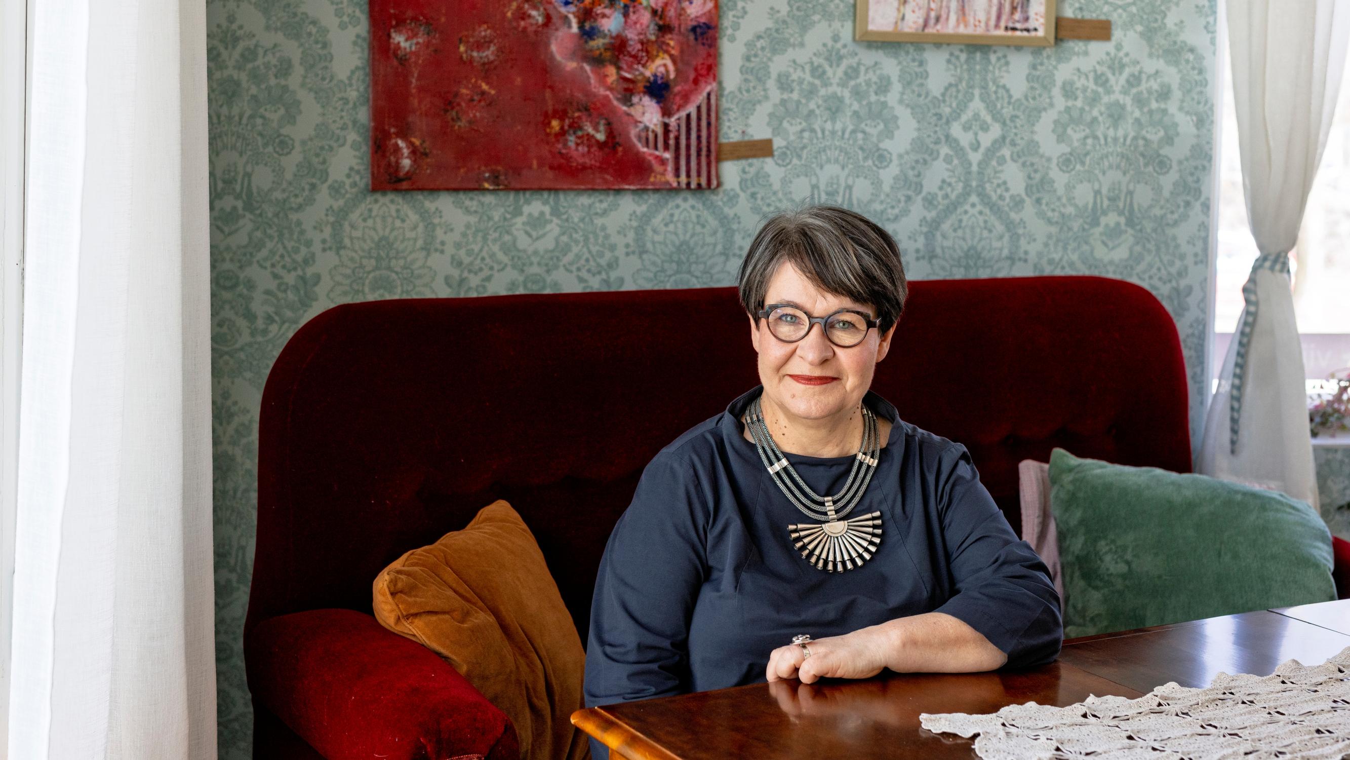 Tarja Filatov paljastaa, millaisia taisteluja vallan kulisseissa käydään – jopa taksin istumapaikoista tuli tappelu