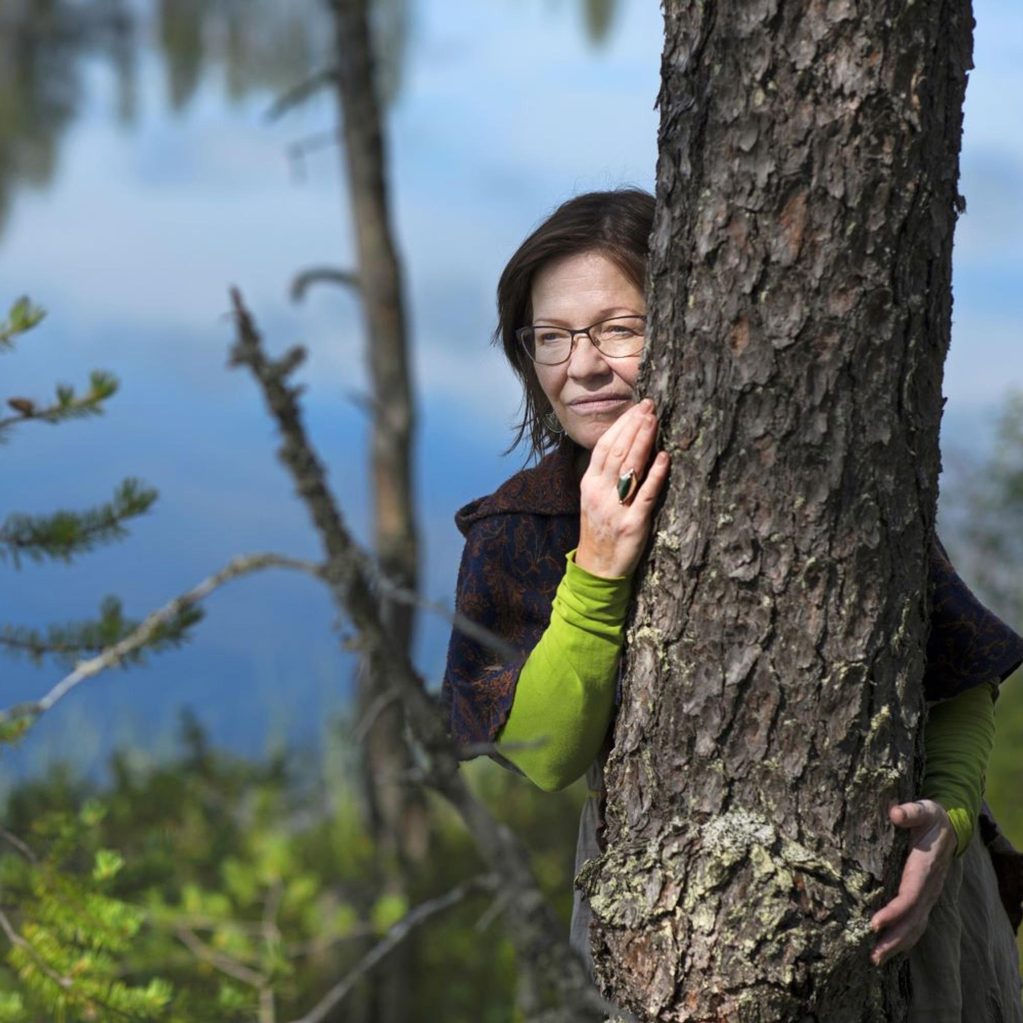 Mirja Nylander oli lopen uupunut ja melkein luovuttanut, kun hän löysi avun: "Puuhengitystä voi verrata meditaatioon ja läsnäoloon"