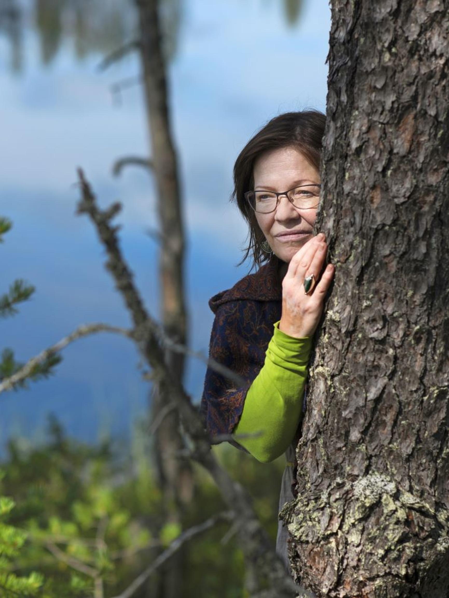 Mirja Nylander oli lopen uupunut ja melkein luovuttanut, kun hän löysi avun: "Puuhengitystä voi verrata meditaatioon ja läsnäoloon"