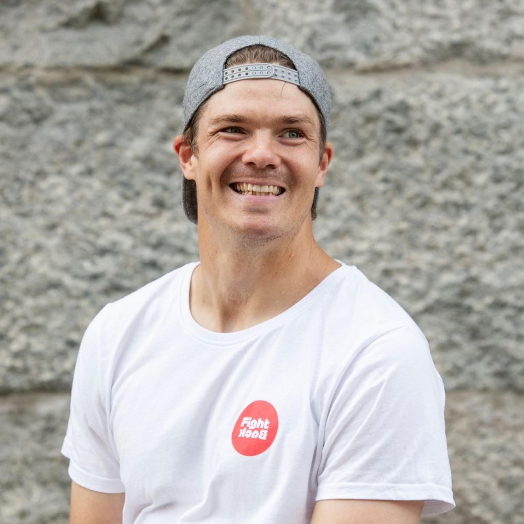 ”On parempi itkeä silloin, kun sattuu, sillä tunteet eivät kuole tukahduttamalla”, sanoo vakavan aivovamman saanut Pekka Hyysalo