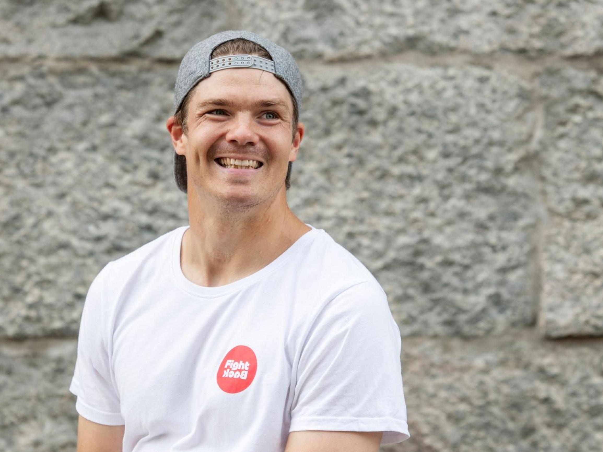 ”On parempi itkeä silloin, kun sattuu, sillä tunteet eivät kuole tukahduttamalla”, sanoo vakavan aivovamman saanut Pekka Hyysalo