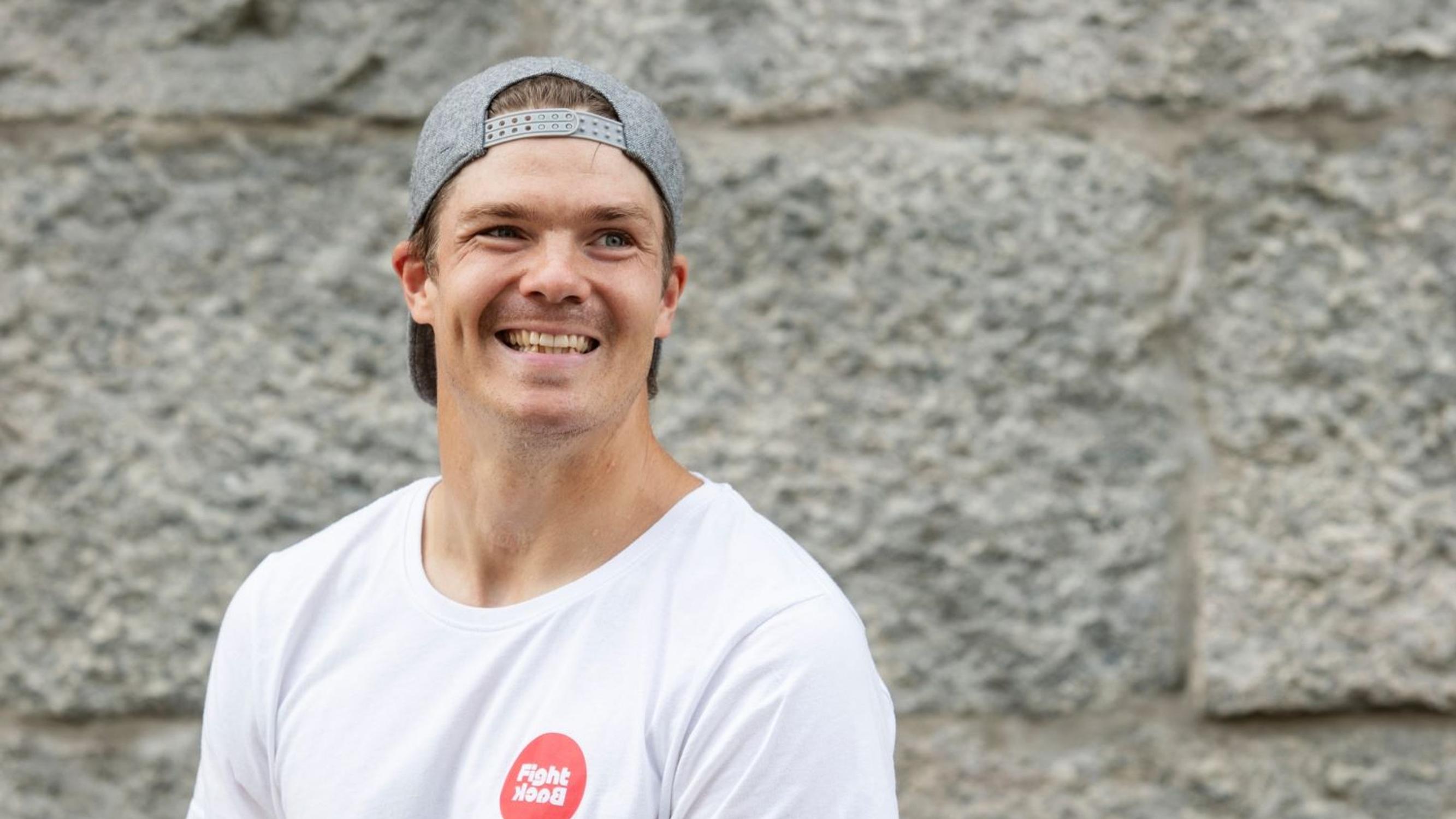 ”On parempi itkeä silloin, kun sattuu, sillä tunteet eivät kuole tukahduttamalla”, sanoo vakavan aivovamman saanut Pekka Hyysalo