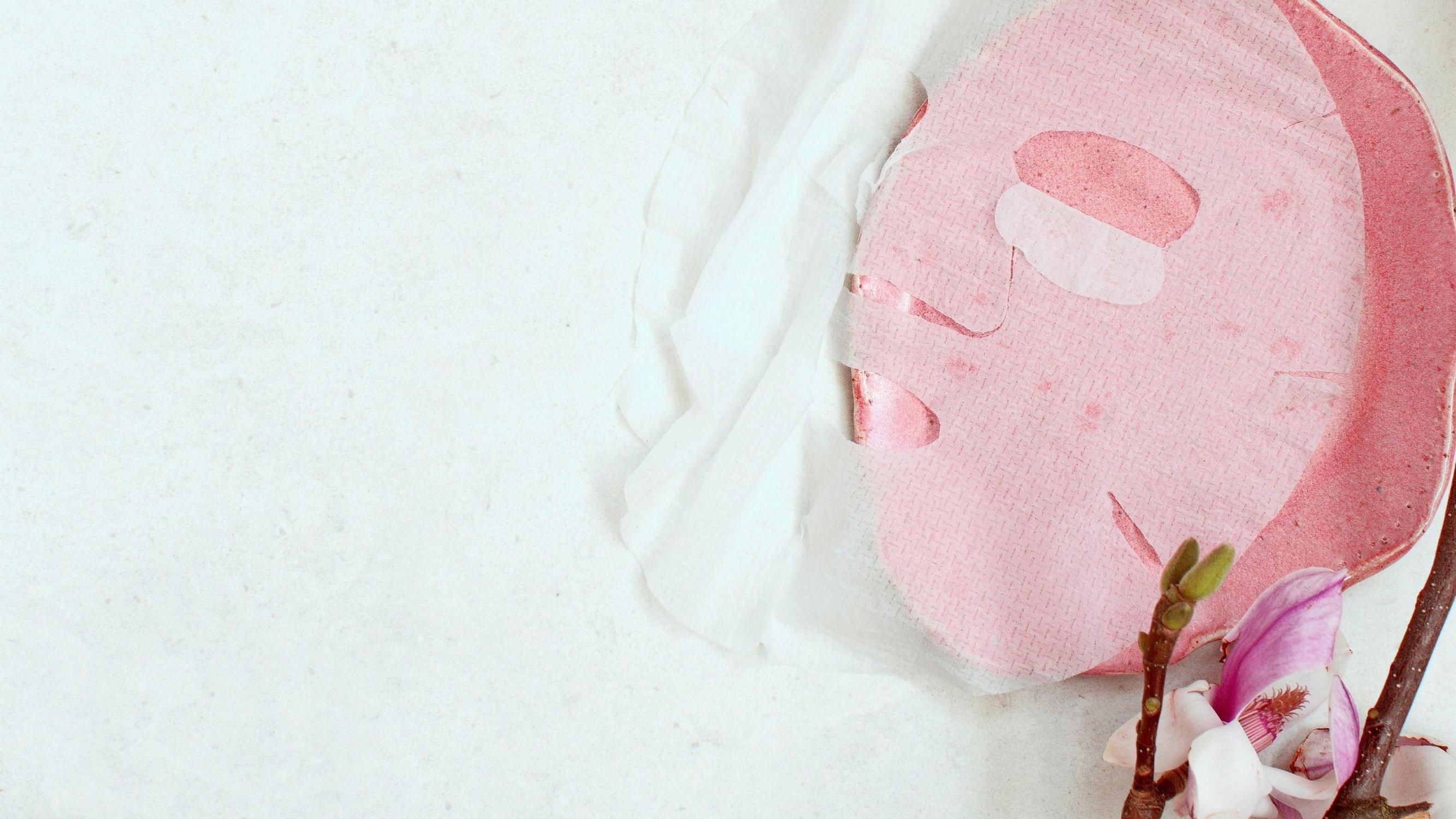 Tee se itse: kosteuttava kangasnaamio raikastaa ihon