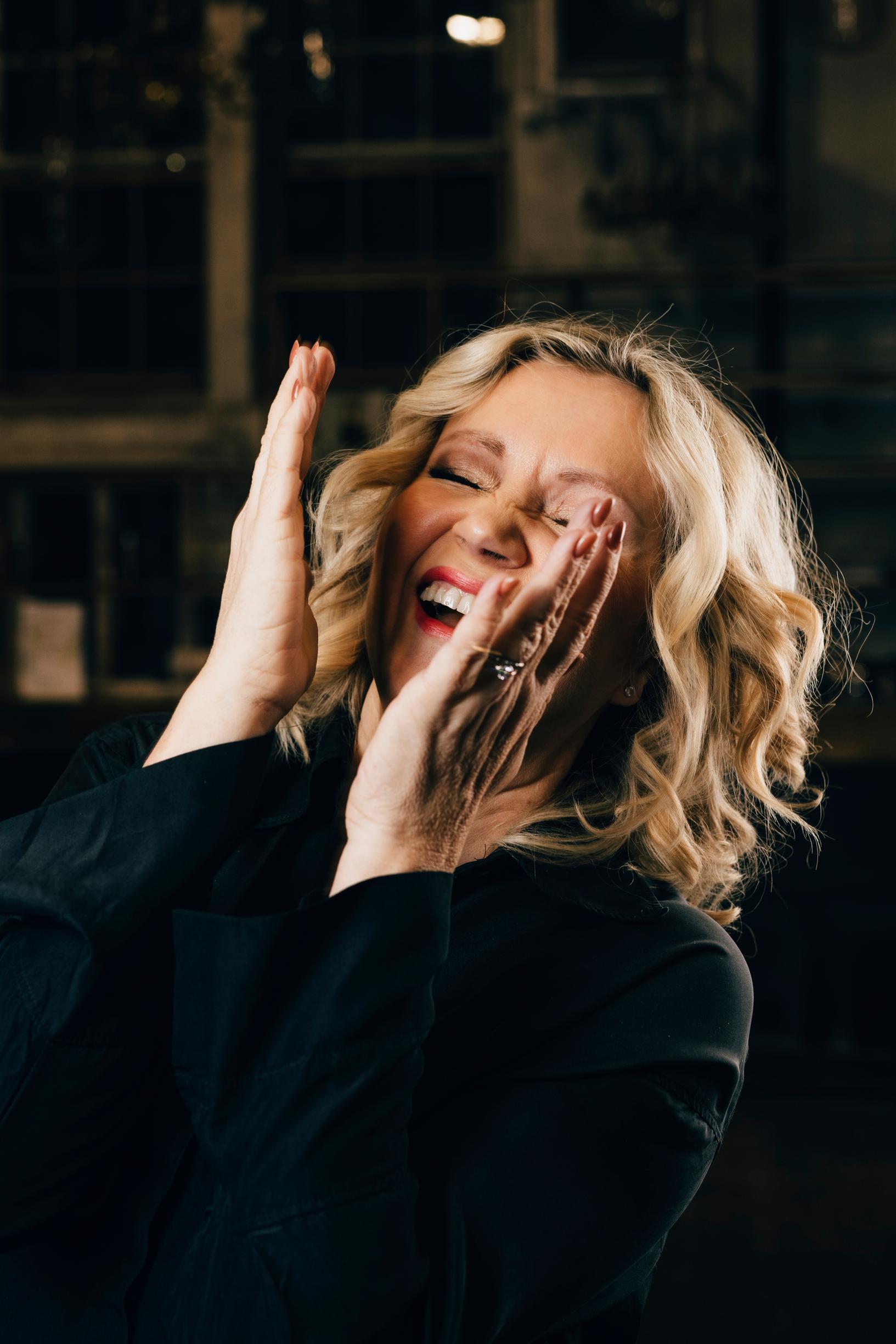 Katariina Kaitue nähdään pääosassa Kansallisteatterin Learissa. Keväällä hänet nähdään myös televisio- sarjassa Pohjoisen tähti. ”Nautin tästä hetkestä ja siitä, mitä kaikkea saan tehdä.”