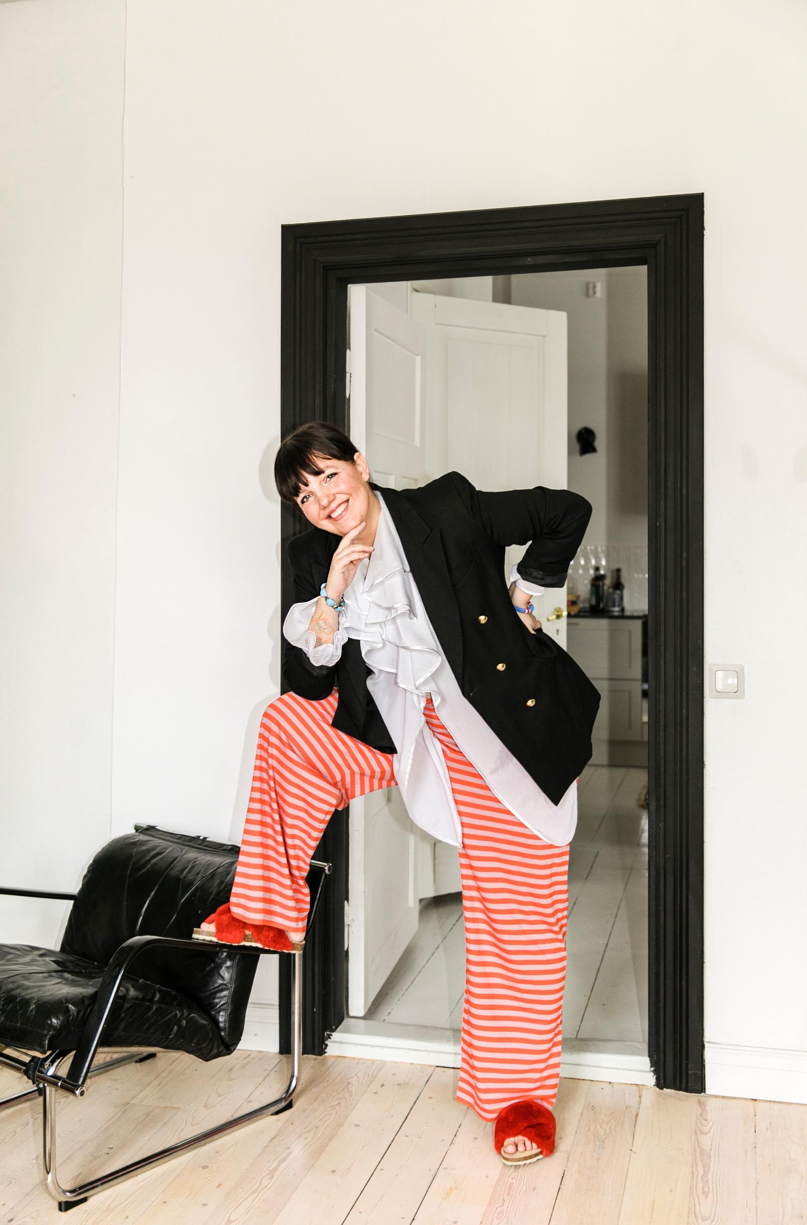 Taru Sassi ja hänen puolisonsa päättivät viettää Porvoossa vain yhden kesän - nyt heillä on siellä hotelli, ravintola ja uusi värikäs koti: ”Tuntuu, että kuulumme tänne”