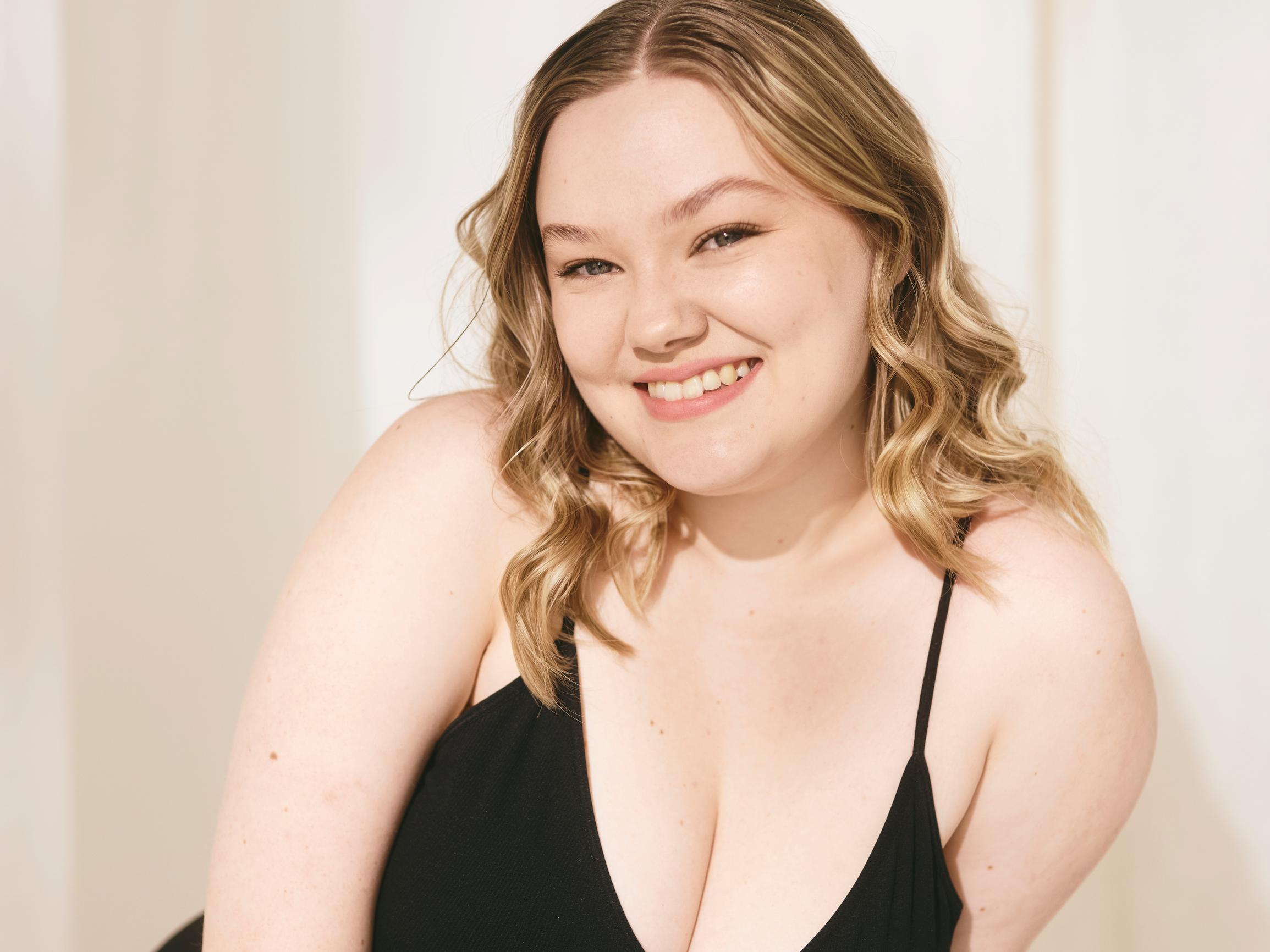 Sanna, 28, saa kommentteja mahastaan somessa – kuvien ansiosta moni on uskaltanut mennä uimahalliin