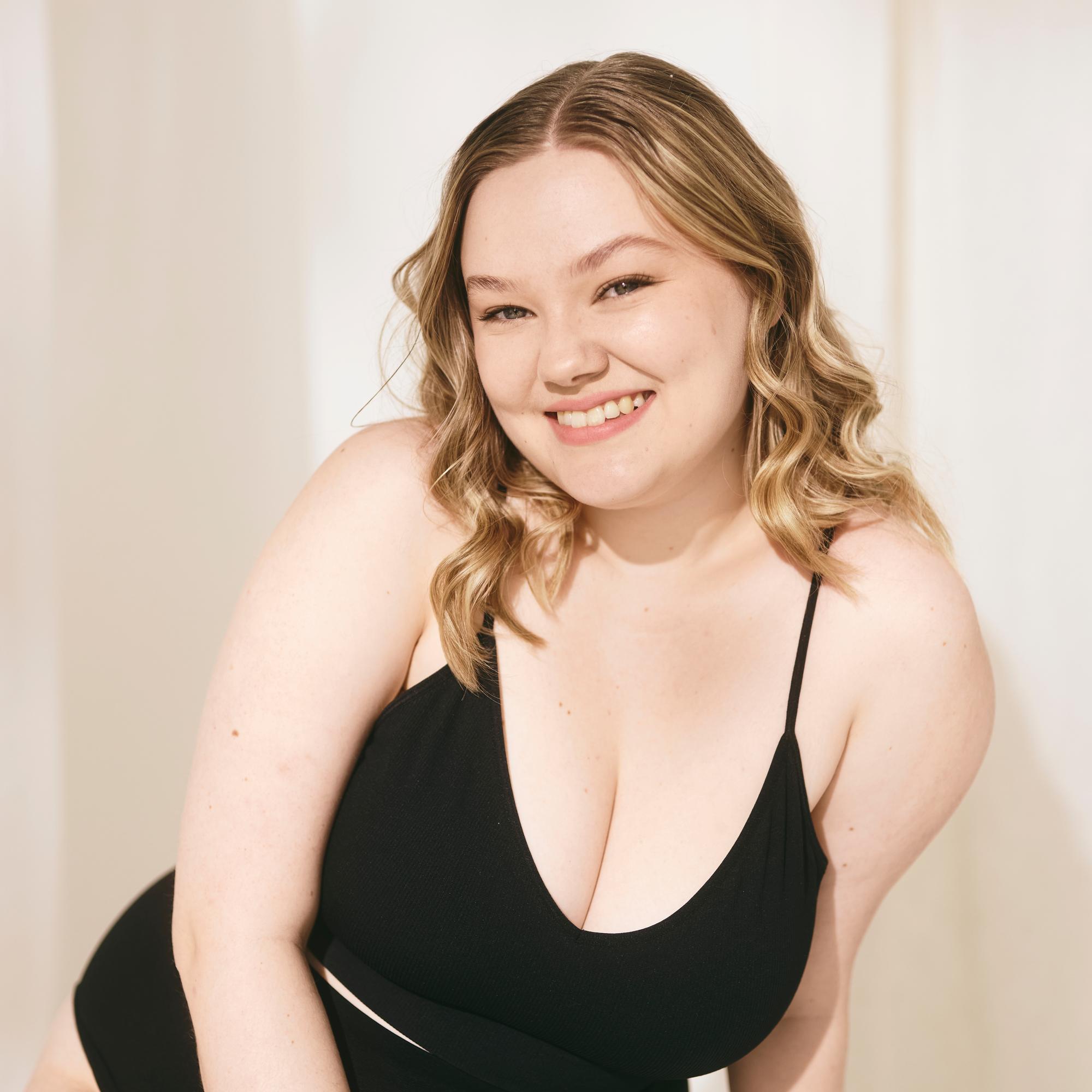 Sanna, 28, saa kommentteja mahastaan somessa – kuvien ansiosta moni on uskaltanut mennä uimahalliin