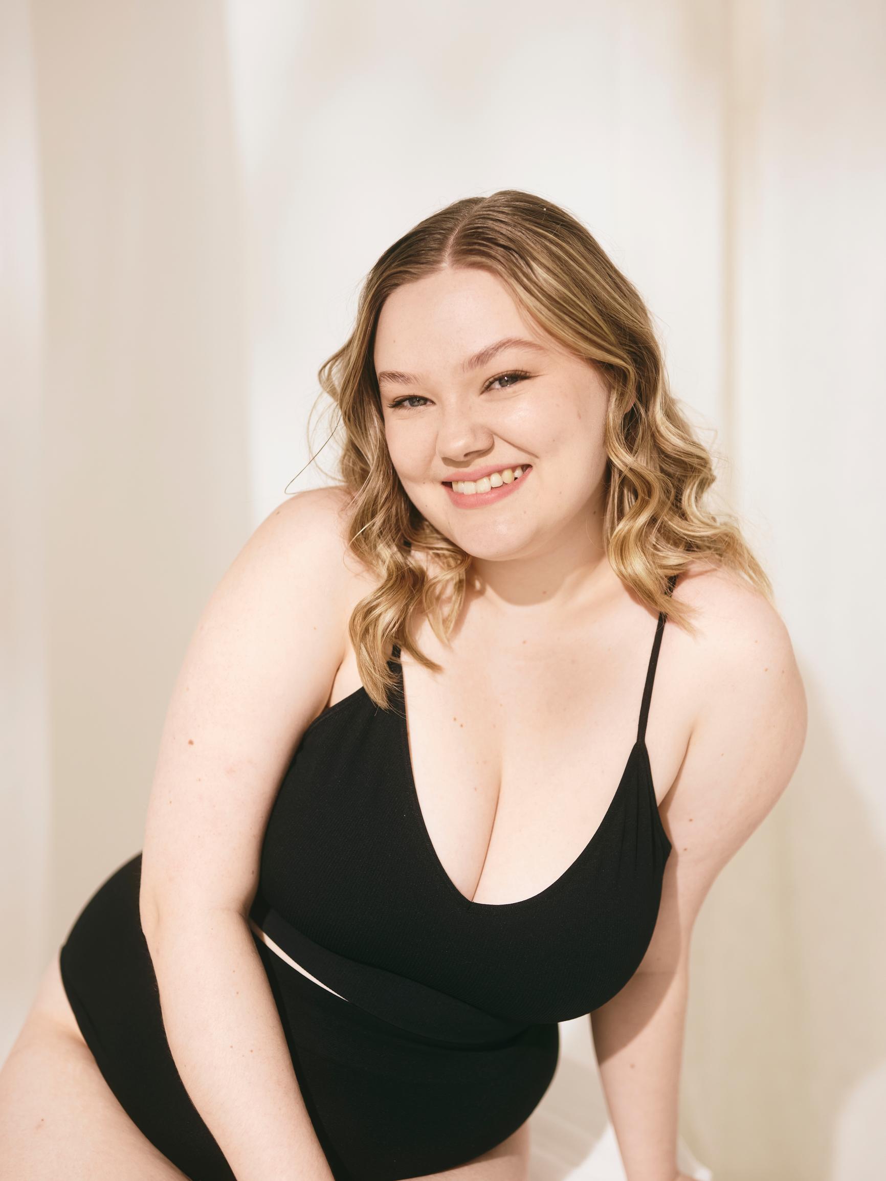 Sanna, 28, saa kommentteja mahastaan somessa – kuvien ansiosta moni on uskaltanut mennä uimahalliin