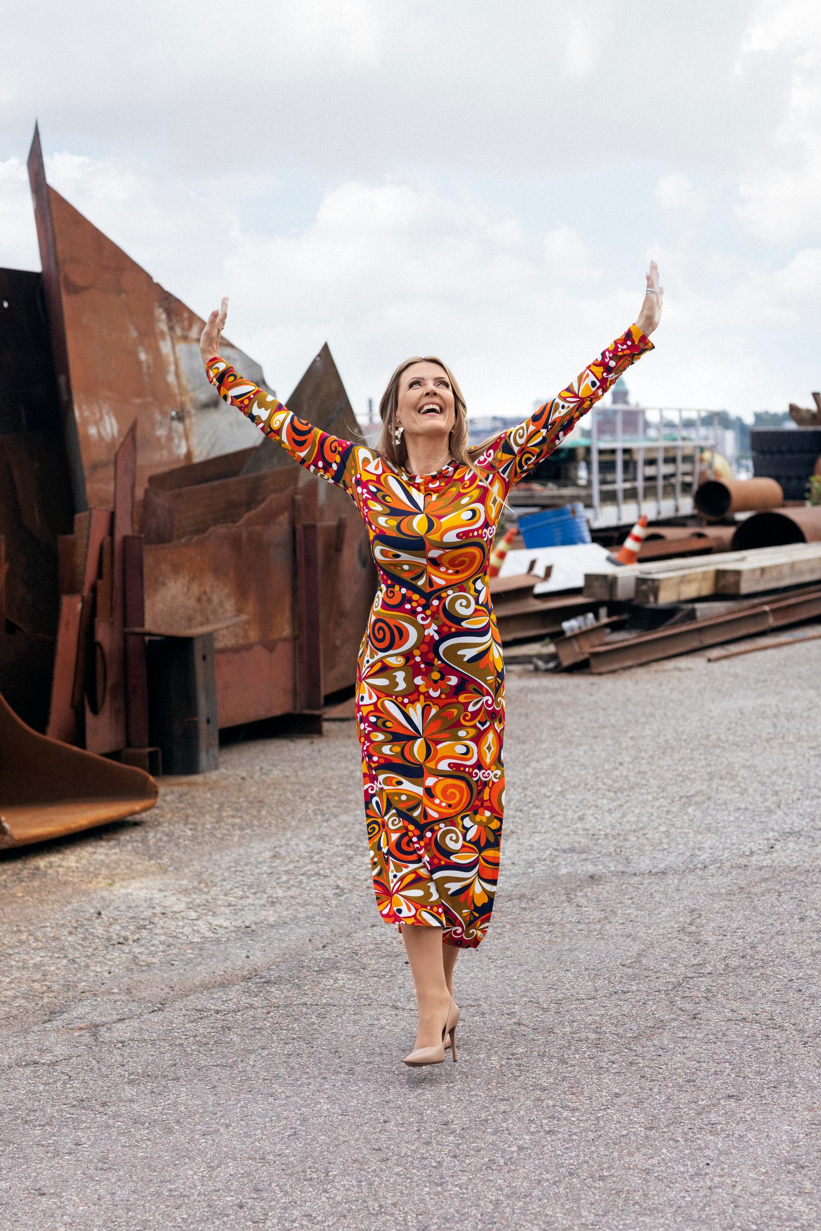 ”Vaikka välillä kaadun, nousen taas”, Eini sanoo.