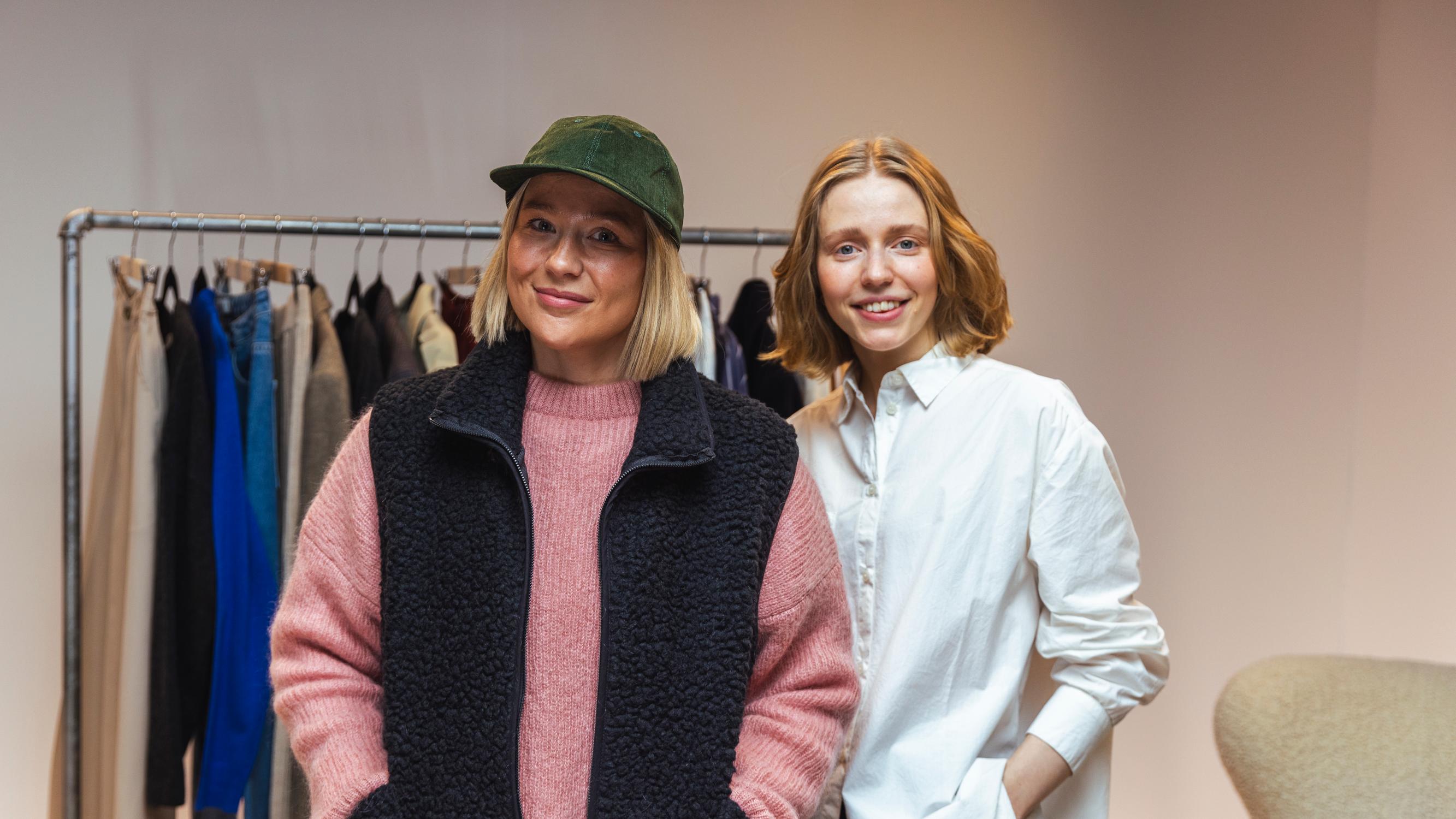 Pian haluat lähteä kotihousuissa myös kaupungille – tyylivalmentaja näyttää 3 uutta tapaa pukea collegehousut