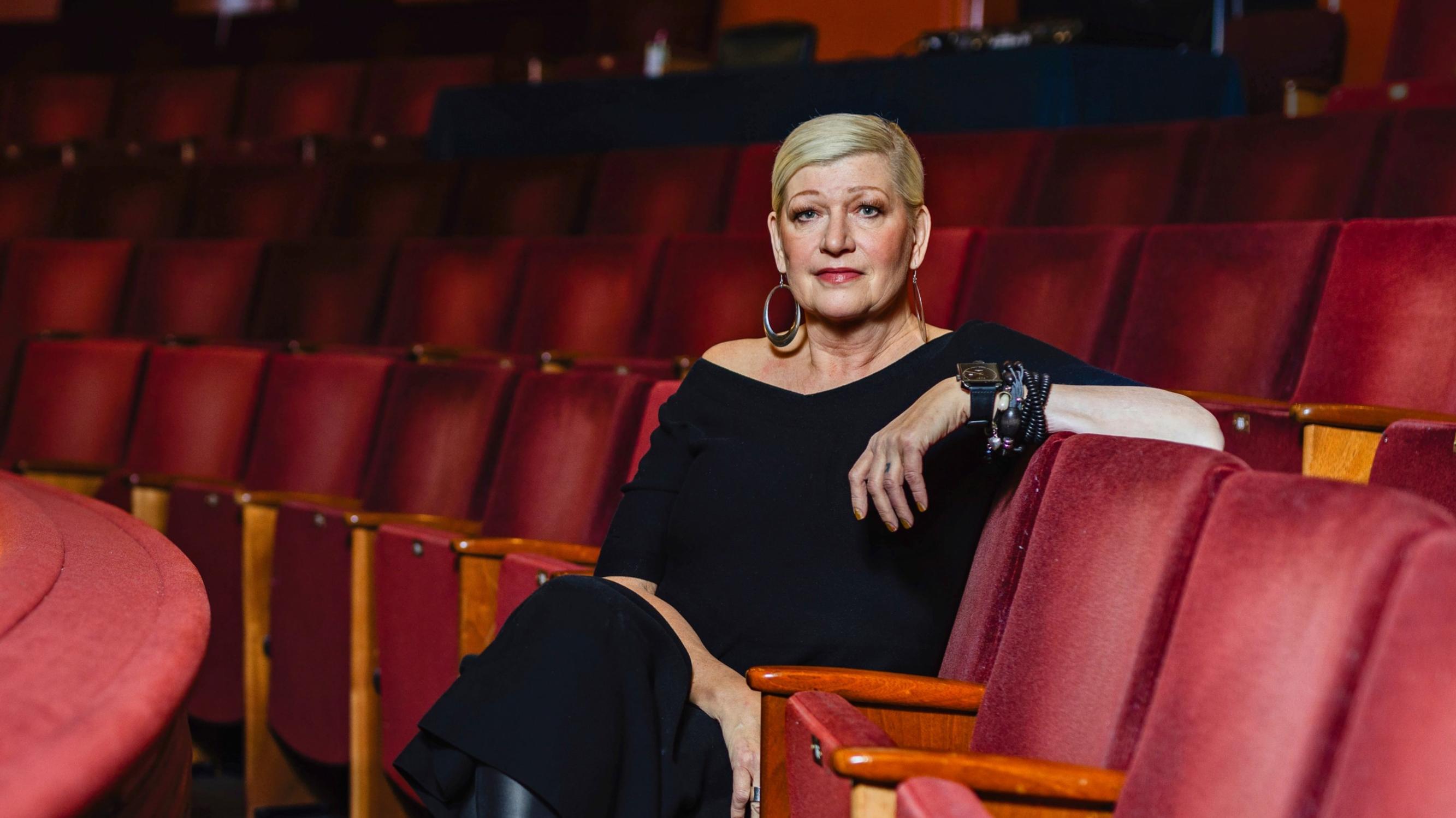 Rintasyöpähoidot toivat mukanaan vuosien piinaavat kivut: ”En halunnut, että sairaus ottaisi minusta vallan”