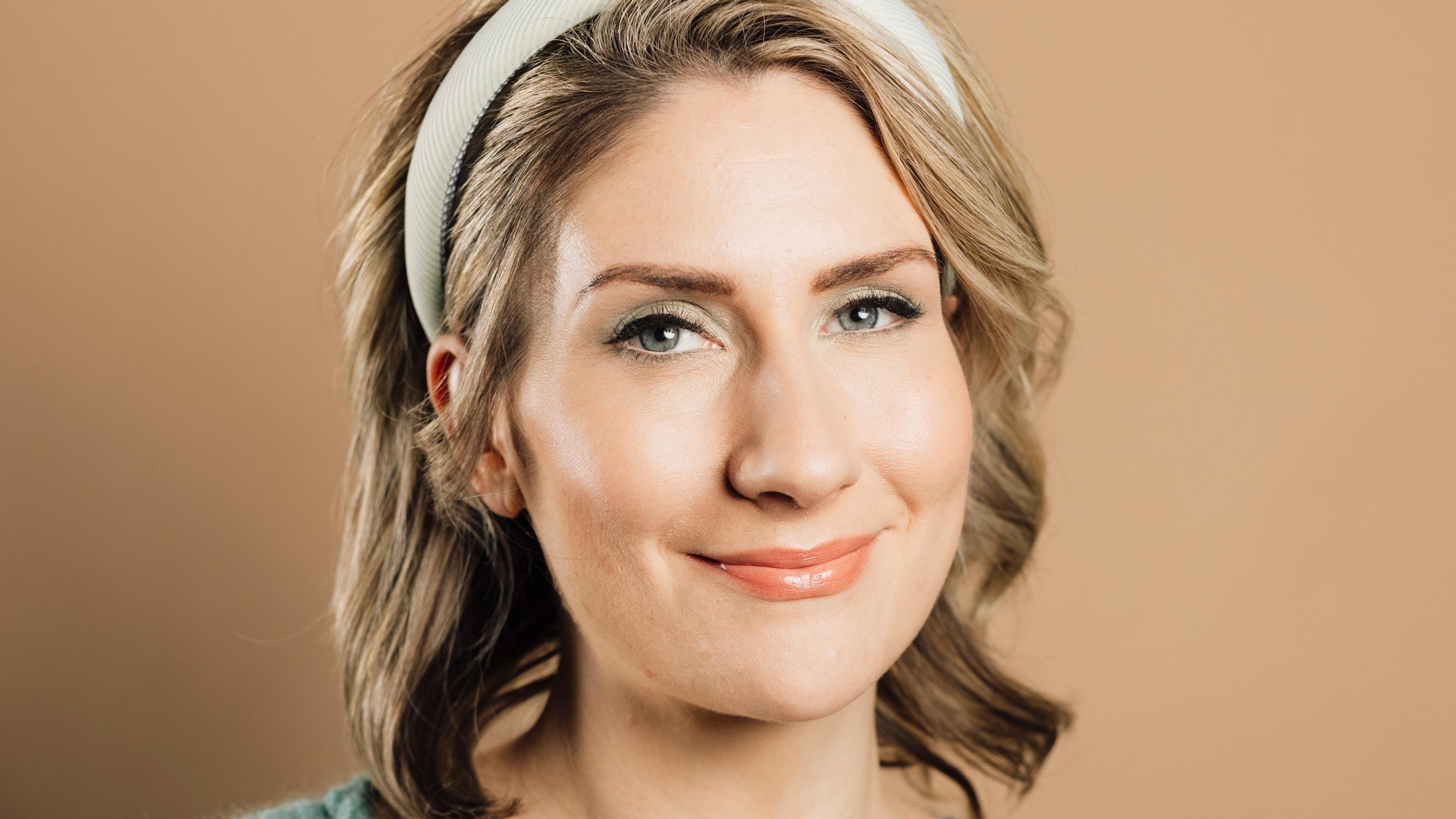 Aino-Marja menetti lähes puolet hiuksistaan muutamassa kuukaudessa – tällaisella muutoksella hiukset näyttävät taas tuuheilta