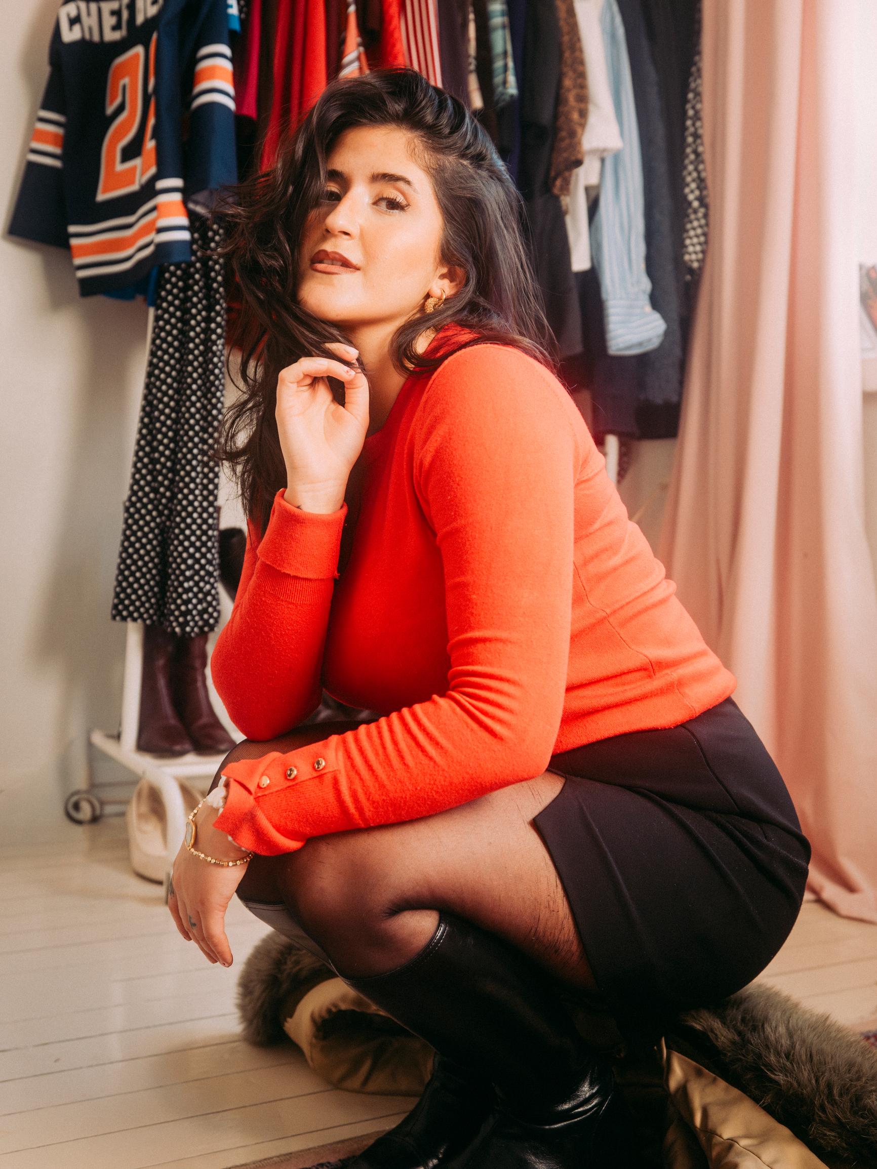 Kokki Aram Behbodi, 31, ei halua pukeutua töissä rumiin työasuihin: ”Minun täytyy tuntea itseni kauniiksi, jotta voin tehdä työni hyvin”