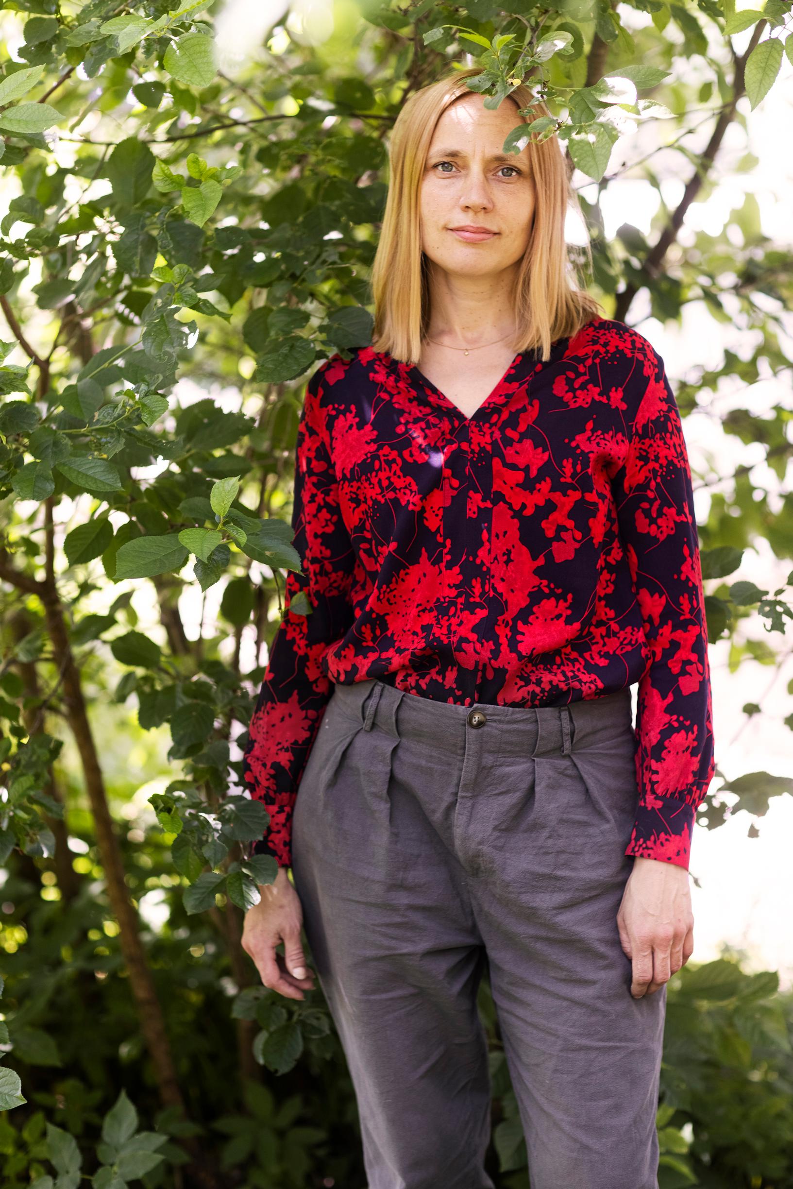 Tellervo on aiemmin ollut hyvin työorientoitunut, mutta Oliverin vaikutuksesta hän on opetellut nautiskelua. Myös Bilbo-koira opettaa olemisen taitoa.