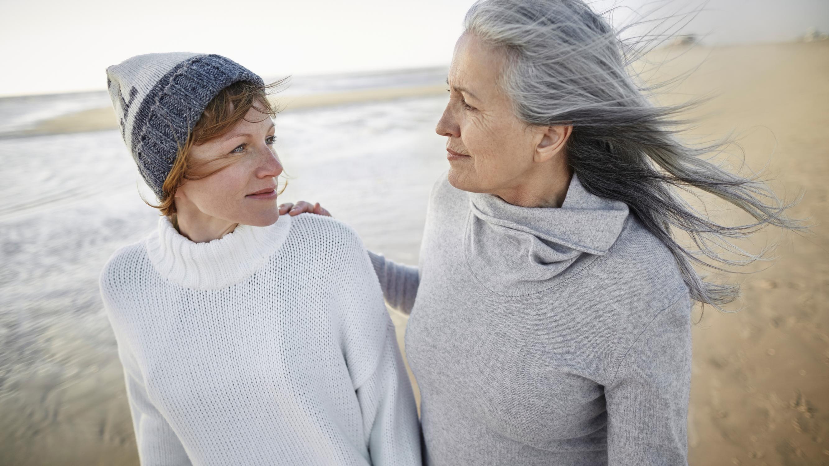 Näin pidät huolta jaksamisestasi, kun vanhemman muistisairaus kuormittaa – hoida tämä asia ajoissa