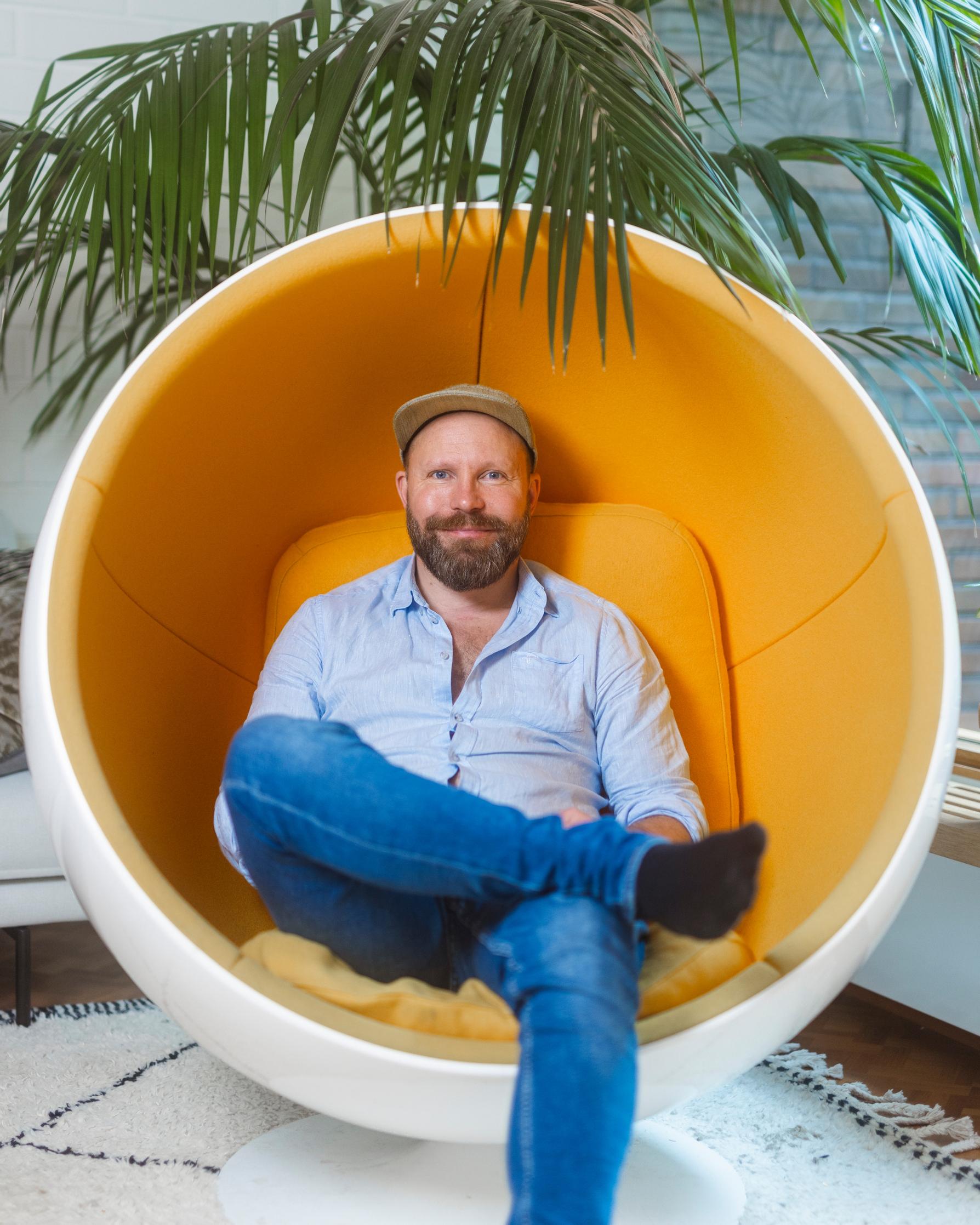 ”Työuupuneet ovat hyviä työntekijöitä. He näkevät työelämän rakenteisiin ja pystyvät auttamaan korjaamaan niitä”, Tunna sanoo.