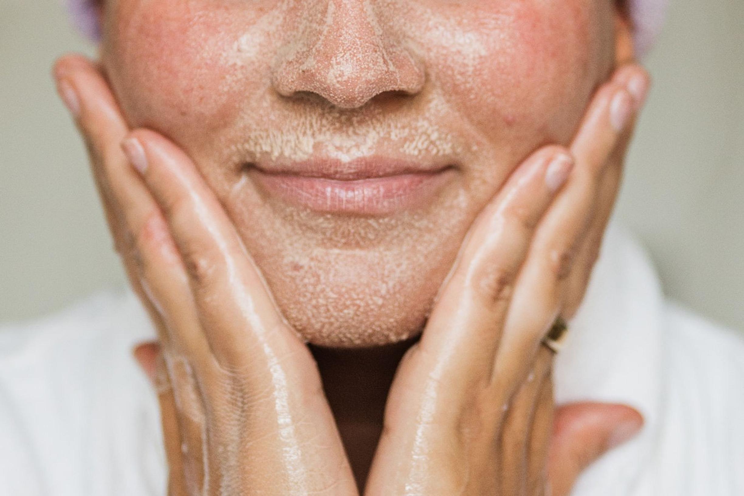 Unohda 10-vaiheinen ihonhoitorutiini – näin saat parempia tuloksia helpommalla iästä riippumatta