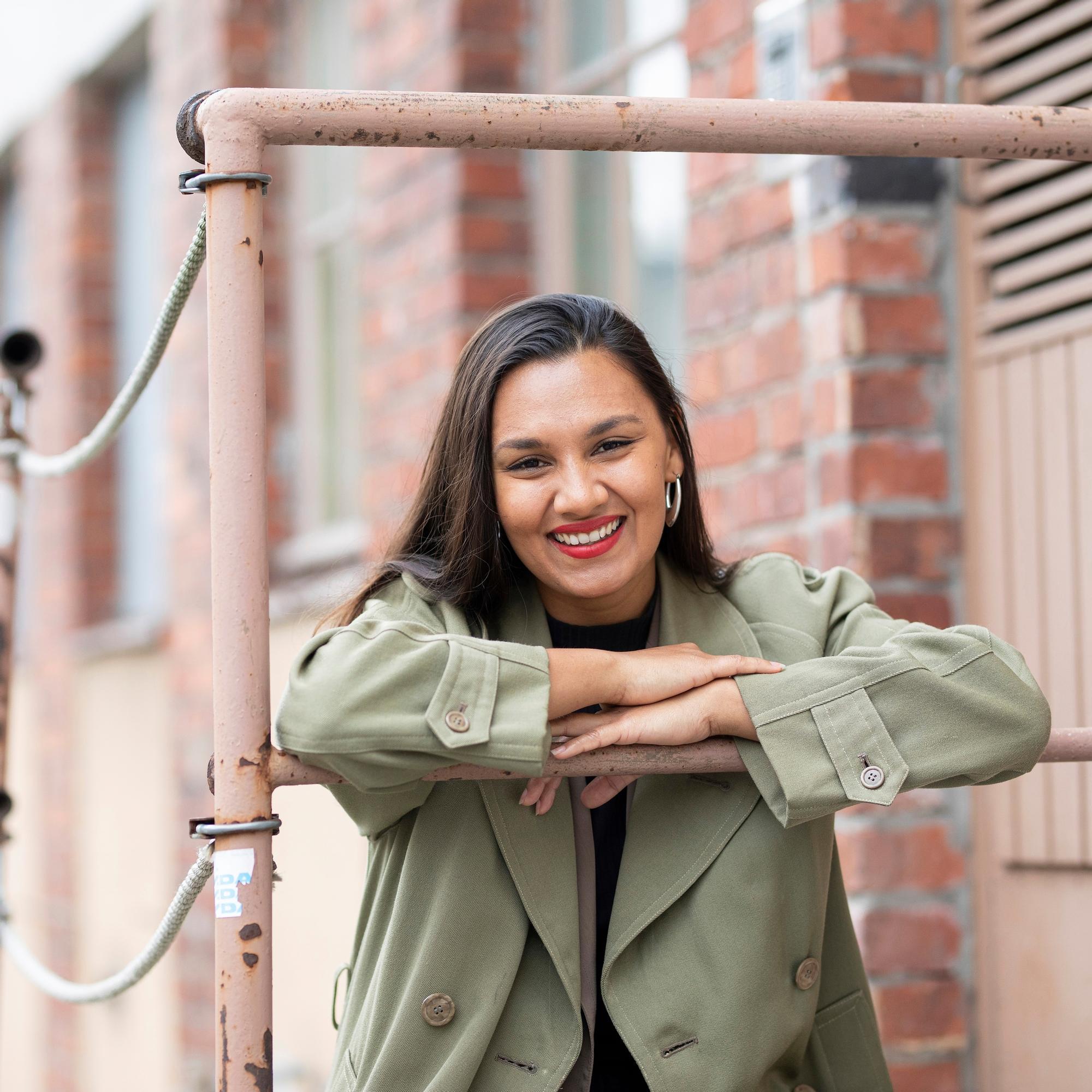 Susani Mahadura eli lapsuutensa vähävaraisessa perheessä: ”Yksinhuoltajaäitini näytti, miten unelmiaan kohti voi kulkea vaikeuksista huolimatta”