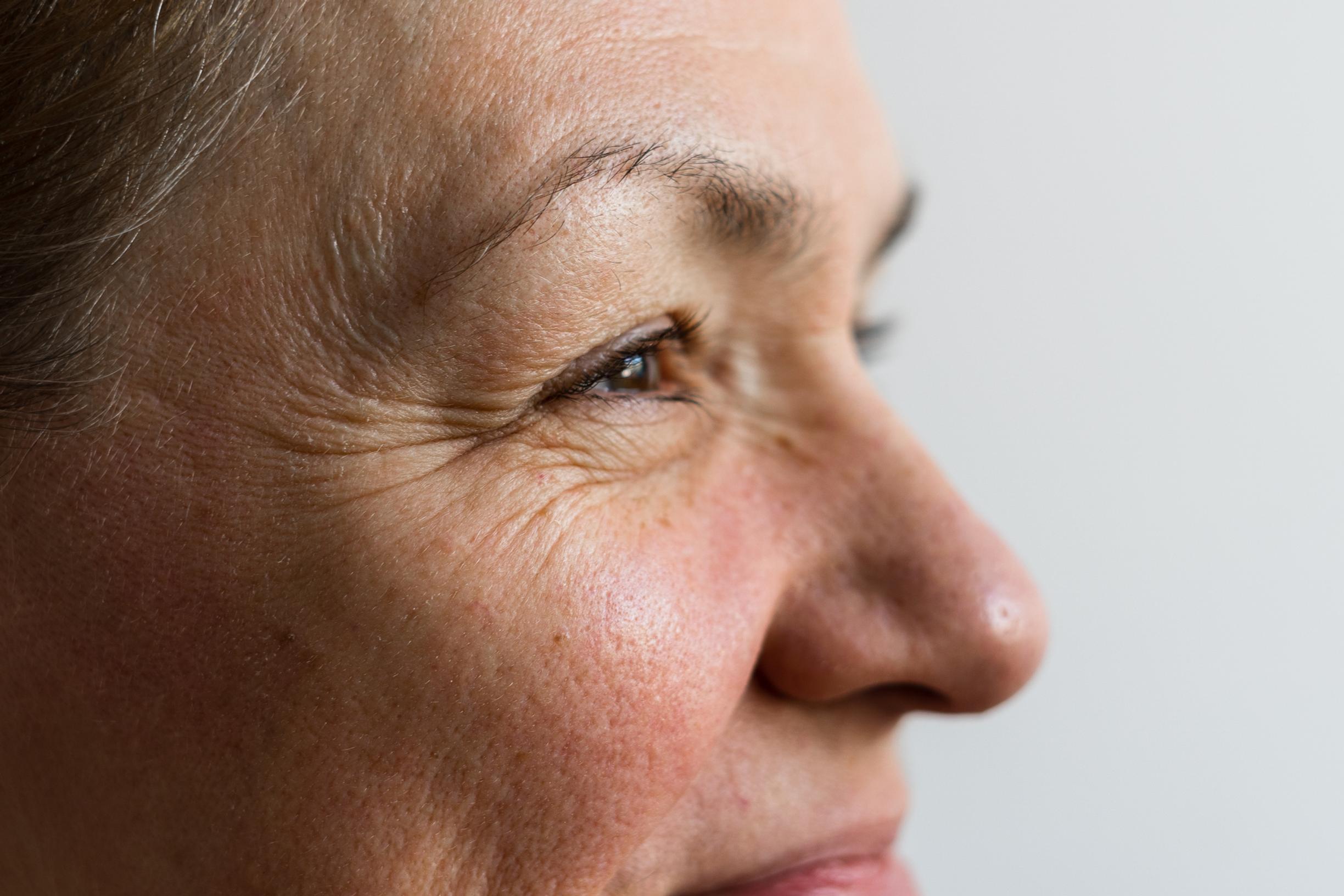 Näillä vinkeillä tasoitat kasvojen juonteita oikeasti hetkessä – 5 tuotetta, jotka vähentävät ryppyjen näkyvyyttä