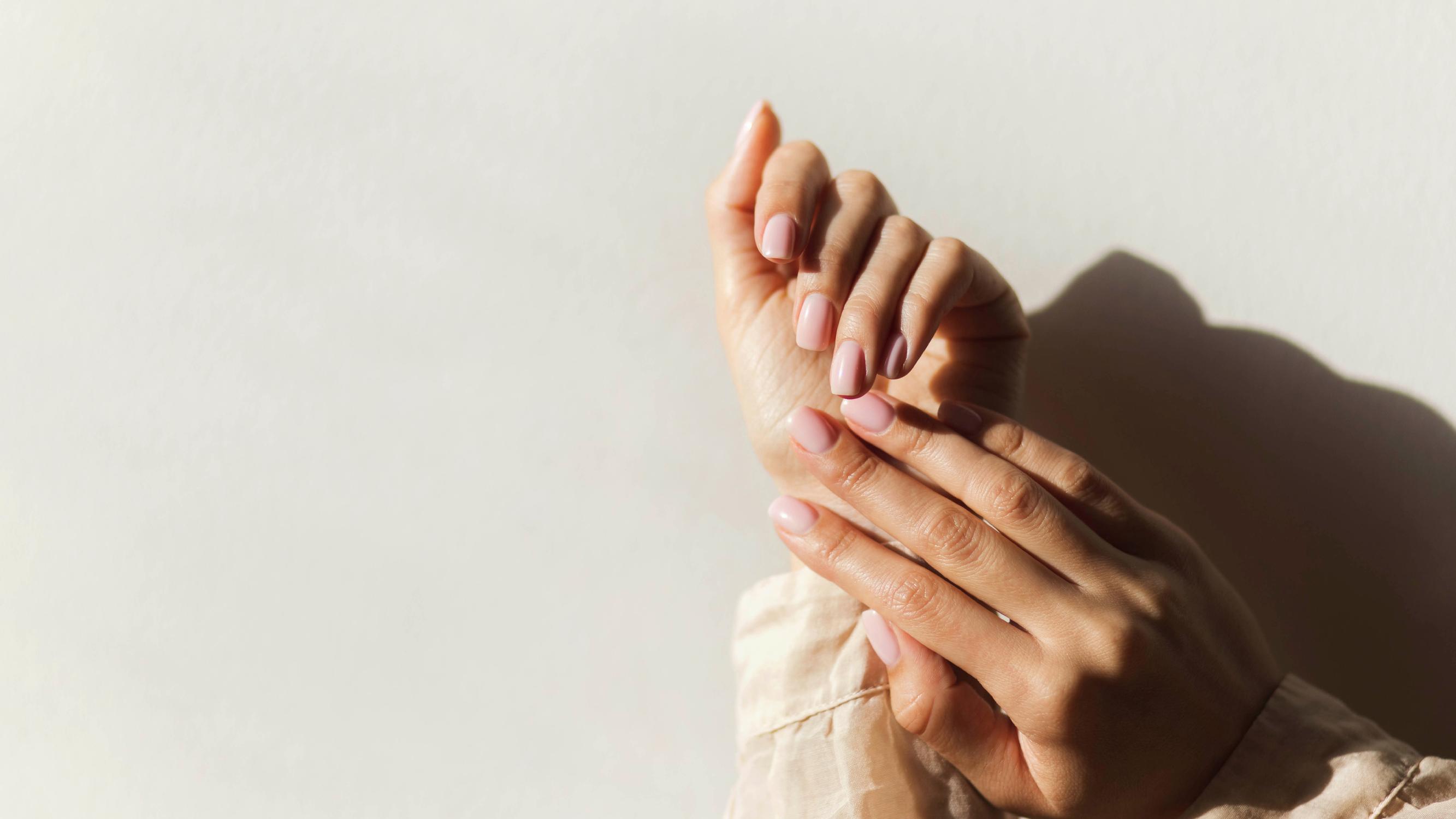 Testasimme alle 25 euron irtokynnet, joita suositellaan somessa jatkuvasti: ”Parhaat tekokynnet, joita olen kokeillut”