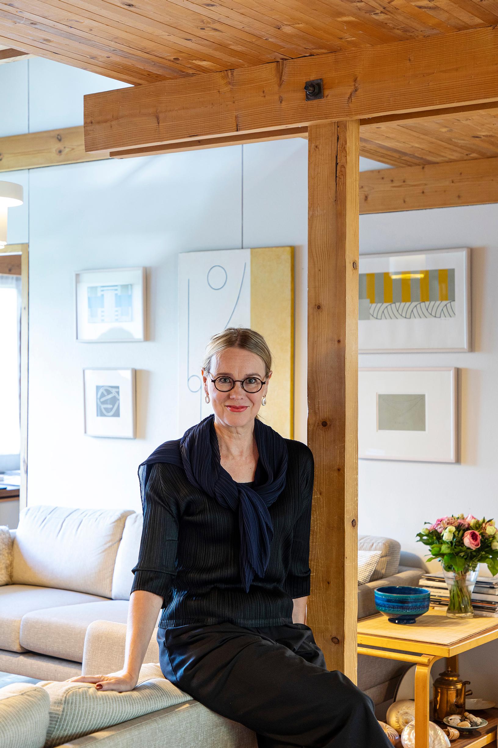 Susanna Pettersson asuu isovanhempiensa vanhassa suojellussa Aulis Blomstedin suunnittelemassa kodissa – ”Talo on kuin korurasia, jonka hienous avautuu vasta sisällä”