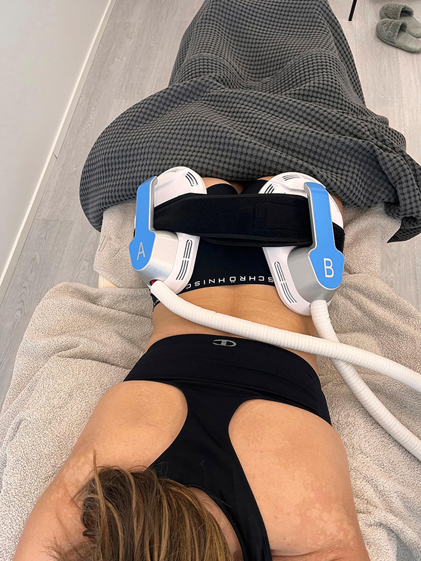 Pakaratreenissä kahvojen sijoittelu on tärkeää, jotta treeni osuu pakaralihaksiin eikä esimerkiksi alaselkään.