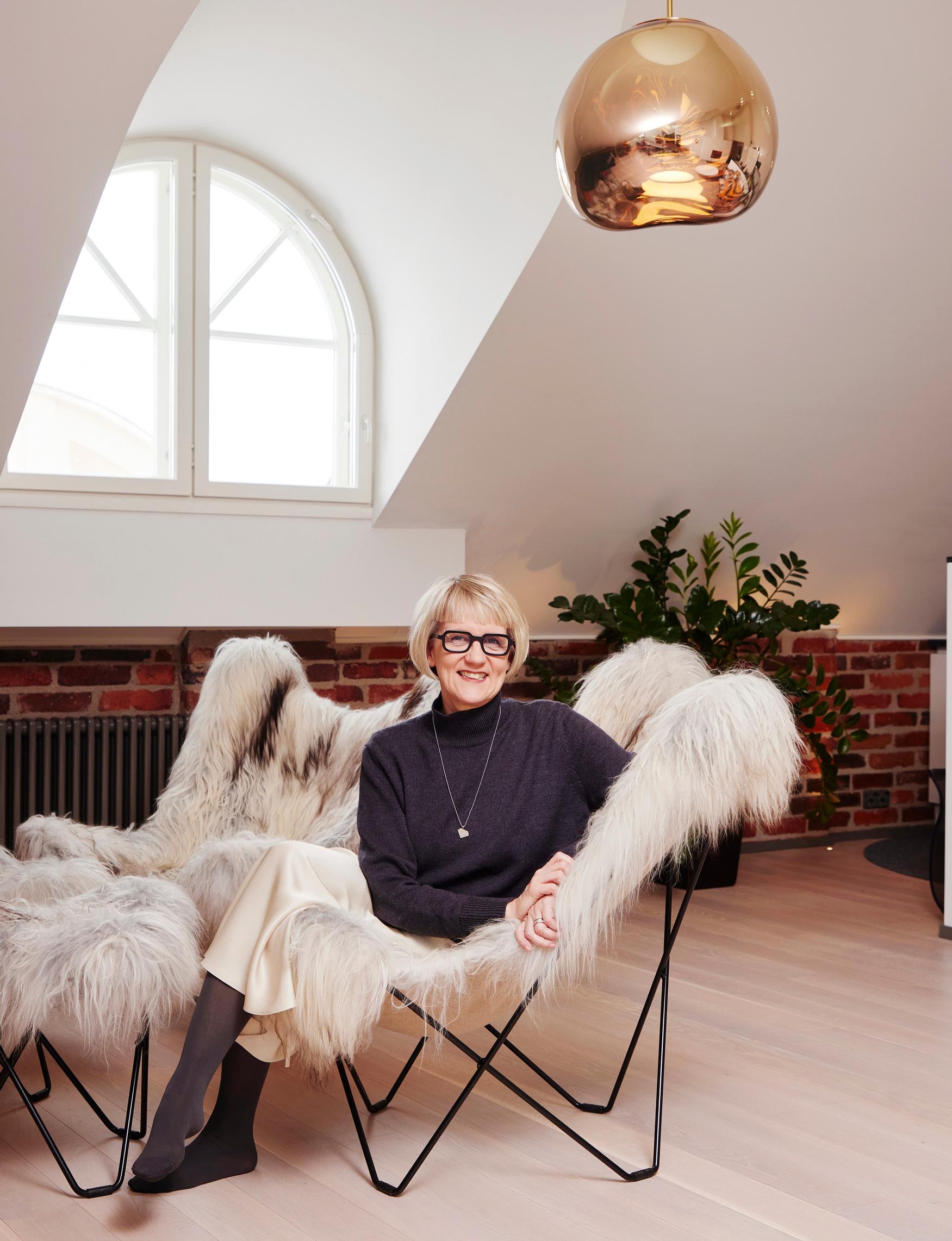 Reetta Rajala ihmettelee, miksi Suomessa valitetaan osaajapulaa, kun suuri määrä varttuneita osaajia on työttömänä. ”Pitkän uran tehneet ihmiset voivat tuoda yrityksiin tyyneyttä ja harkintaa.”