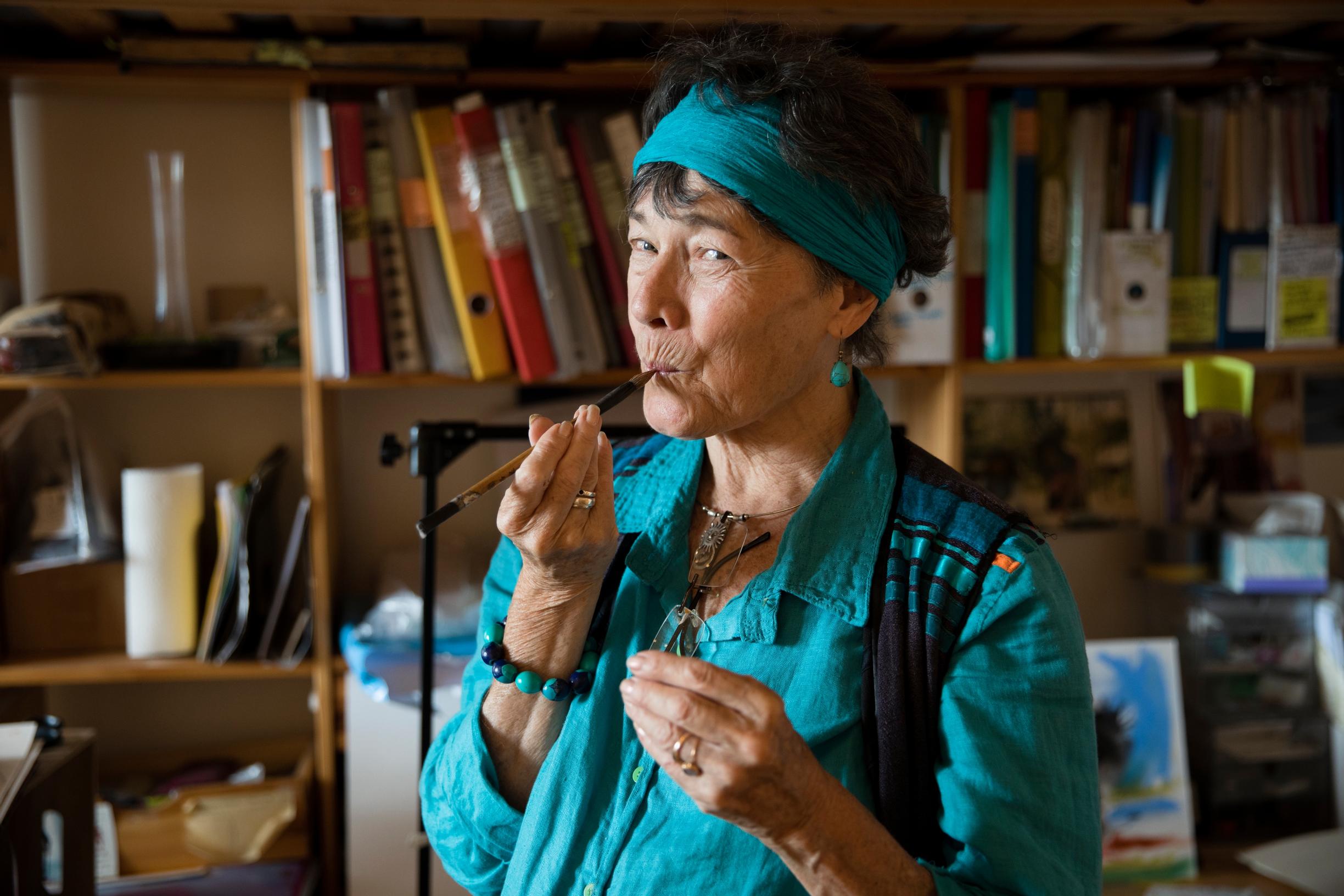 Alison Wiklund opiskeli taiteilijaksi Lontoossa. ”Maalaan öljyväreillä enää vain tilauksesta. Vesivärit ovat paljon kiinnostavammat – ja haastavammat.”