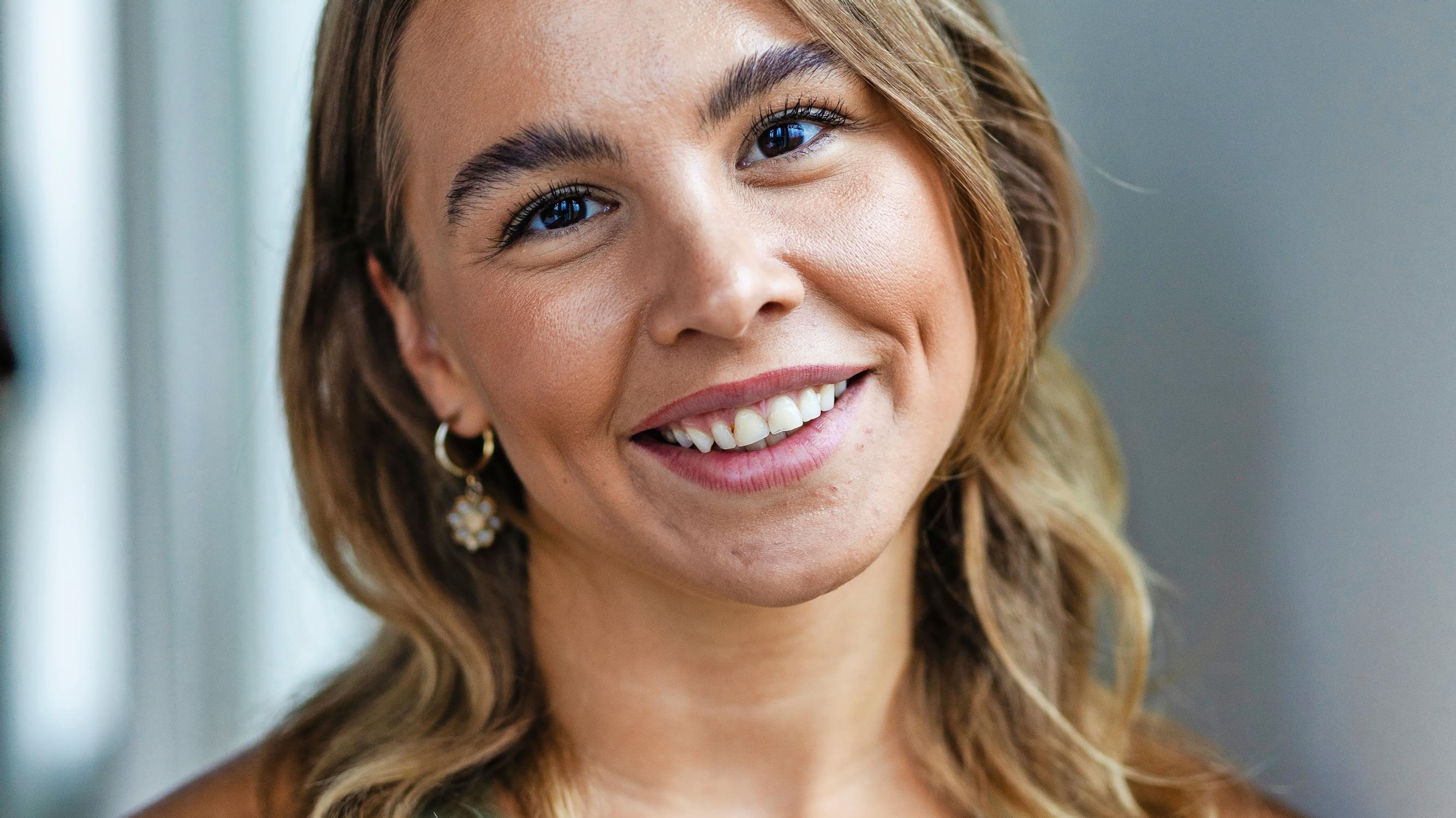 Eveliina, 29, eli hektistä elämää – sitten hän kouluttautui äänimaljavalmentajaksi: ”Olin puulla päähän lyöty, kuinka tehokasta stressin lievitystä se oli”